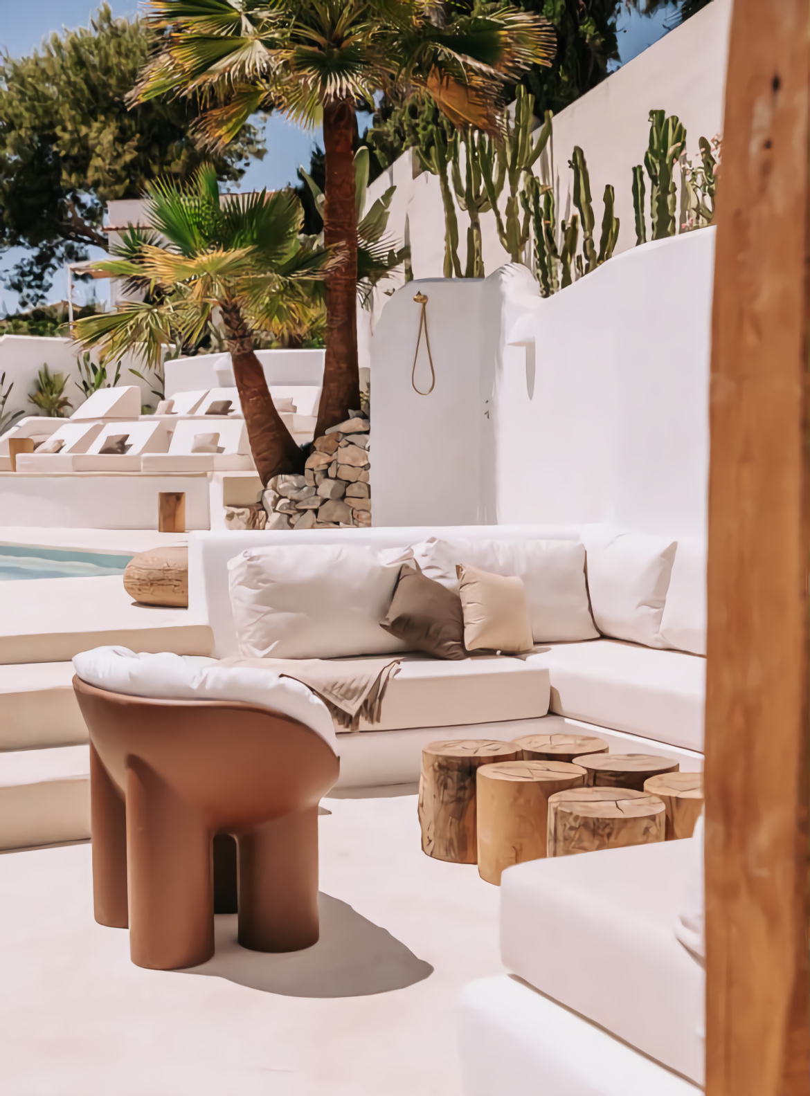 terrasse aménagée avec banc maçonné
