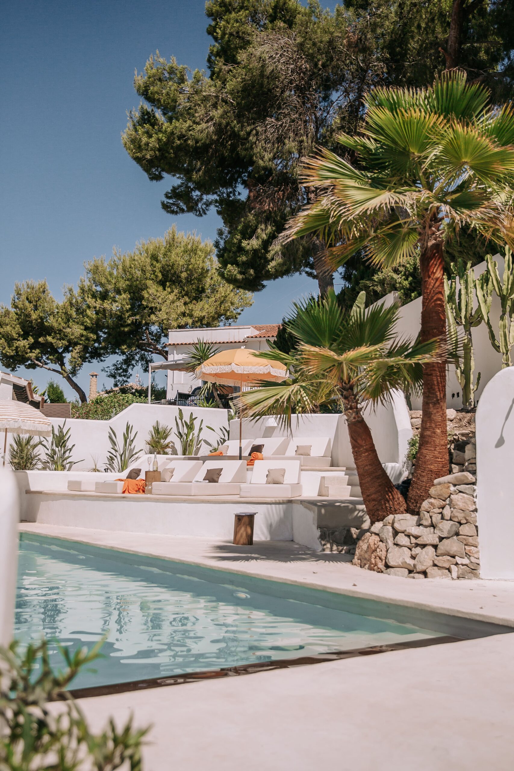 jardin espagne avec piscine