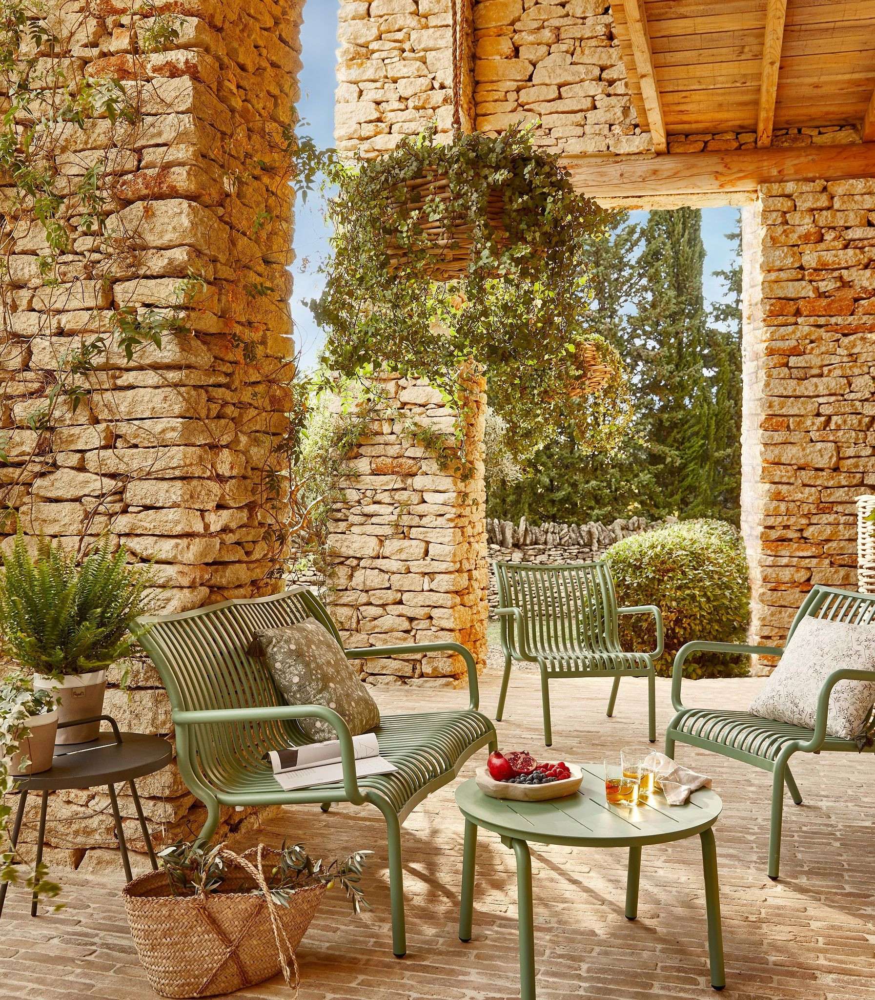 terrasse aménagée maison en pierres