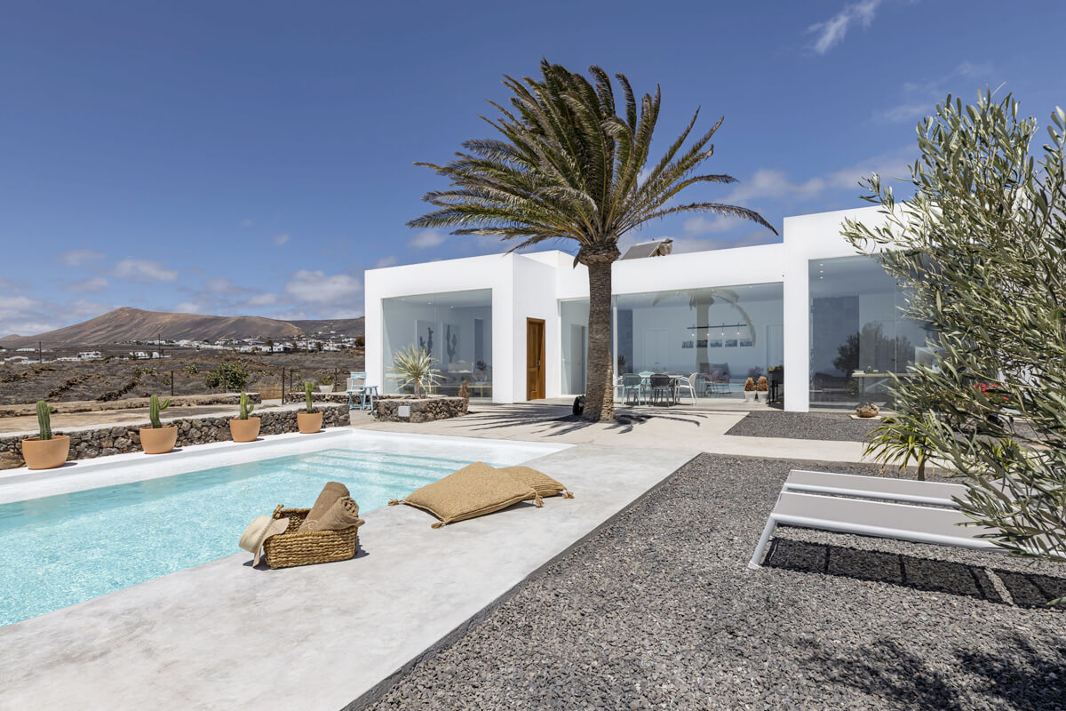 jardin avec piscine maison blanche et cubique jardin avec piscine maison blanche et cubique