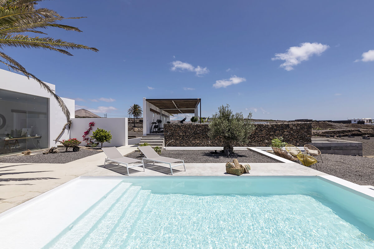 jardin avec piscine maison blanche et cubique jardin avec piscine maison blanche et cubique