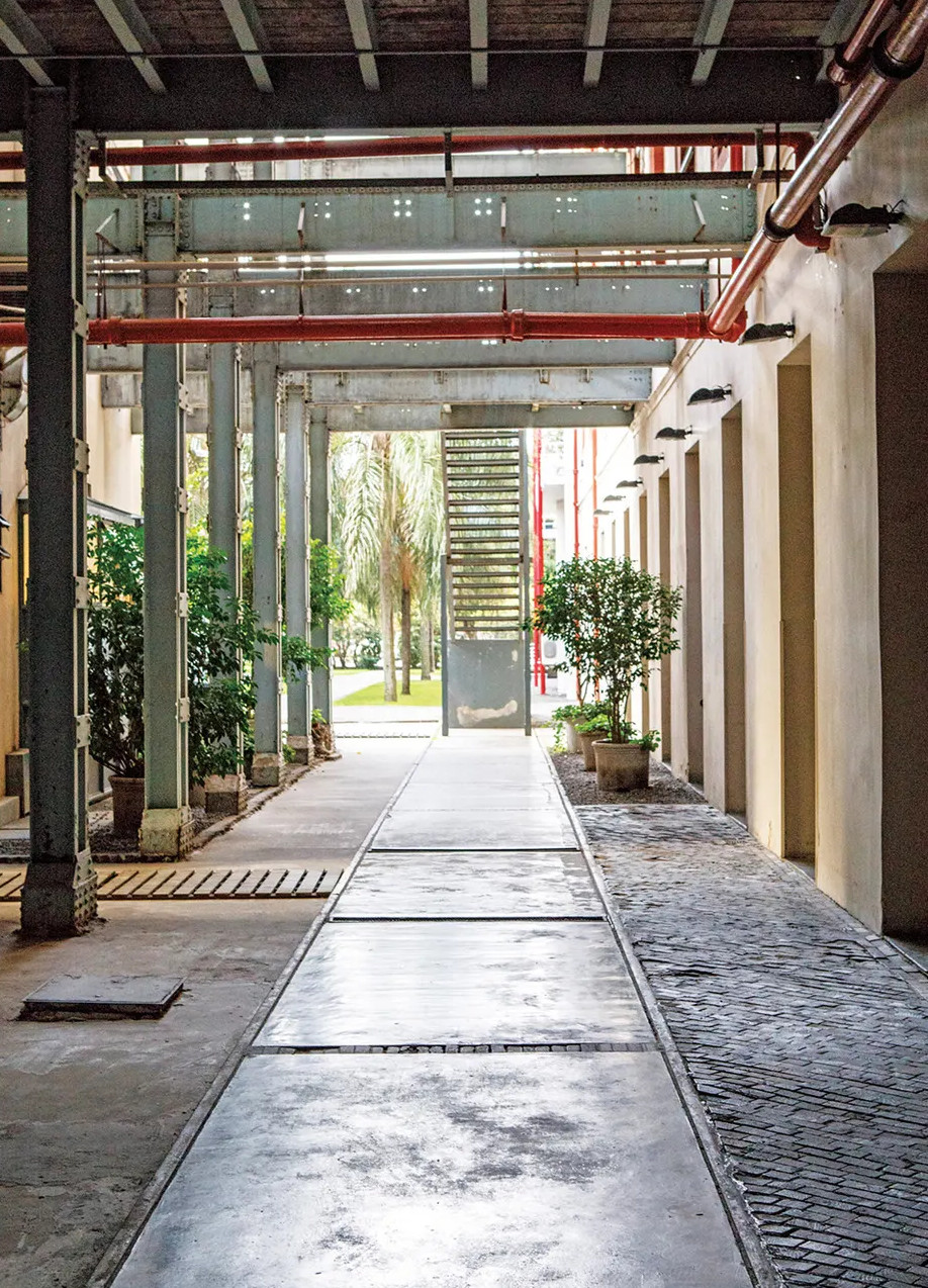 espace extérieur bâtiment industriel