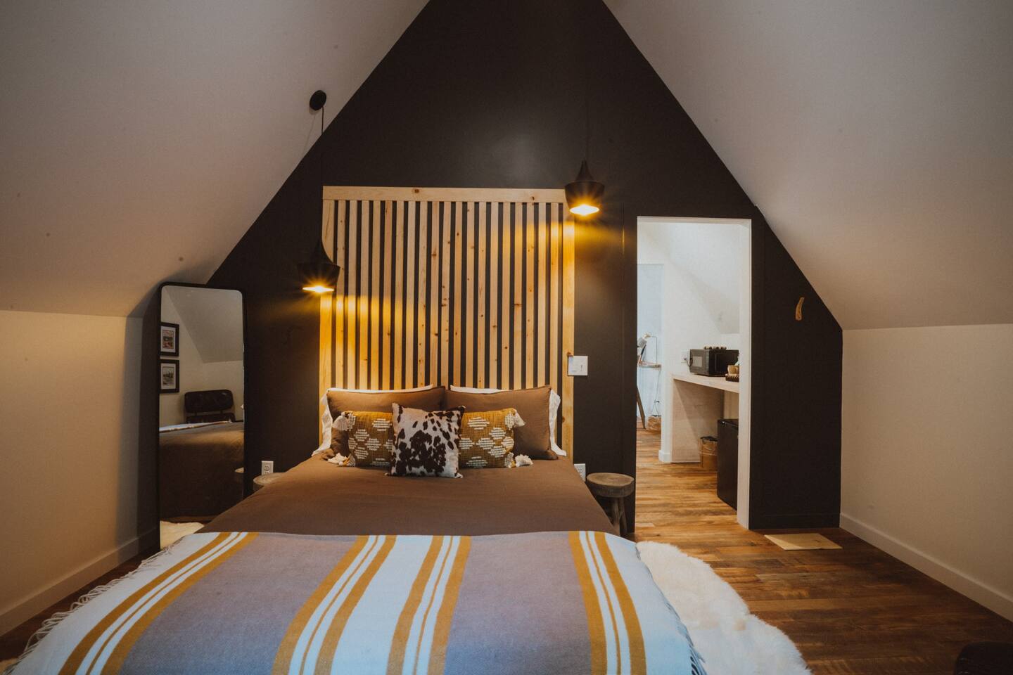 chambre sous combles maison en bois