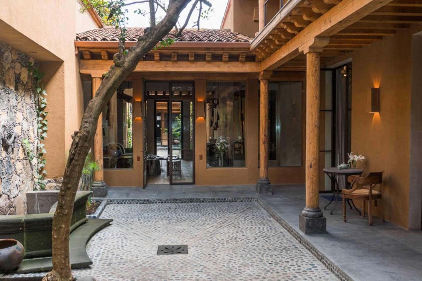 entrée maison avec cour pavée