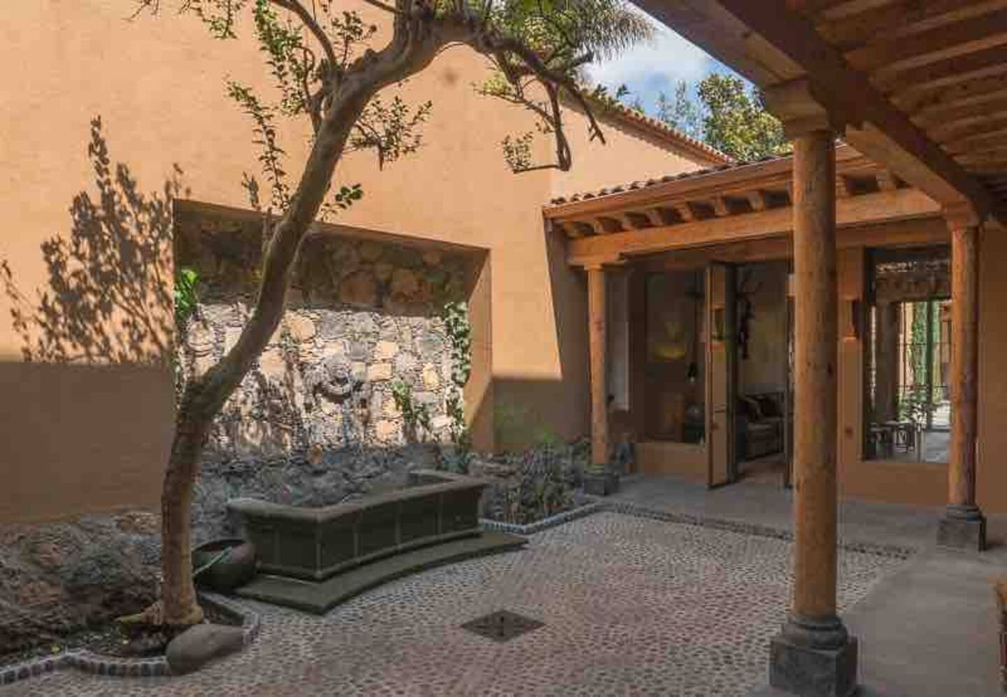 entrée maison avec cour pavée