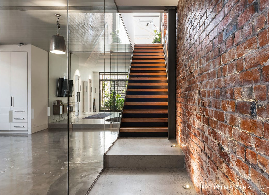 escalier avec garde-corps verre