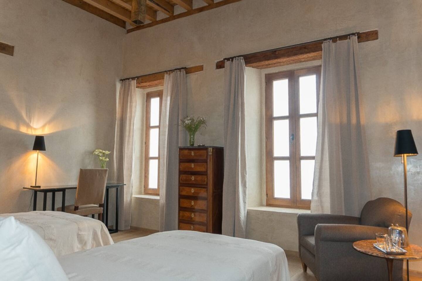 chambre maison rénovée décoration rustique chic
