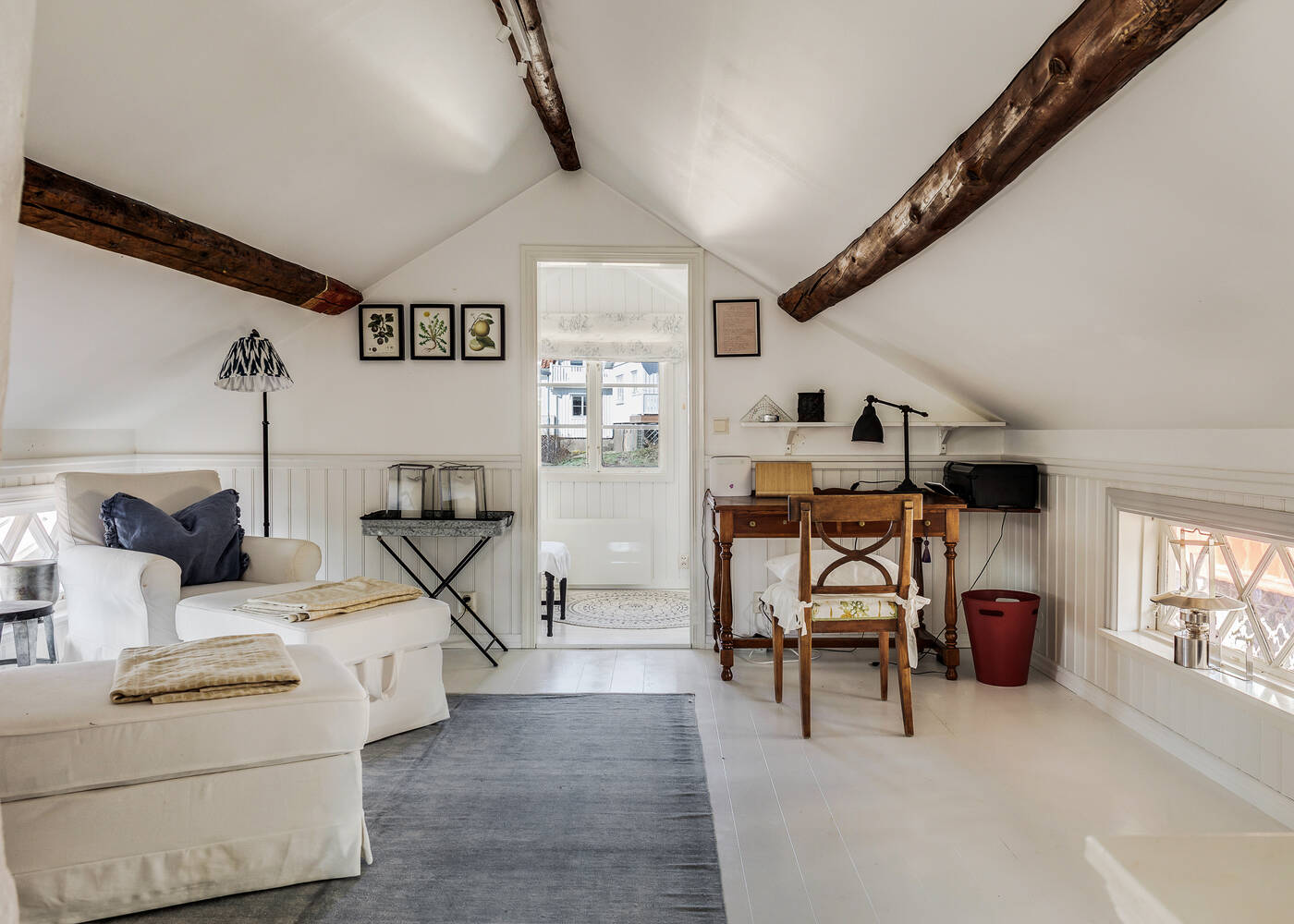 salon sous combles petite maison 57m2