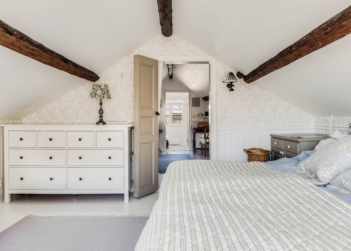 chambre sous combles petite maison 57m2