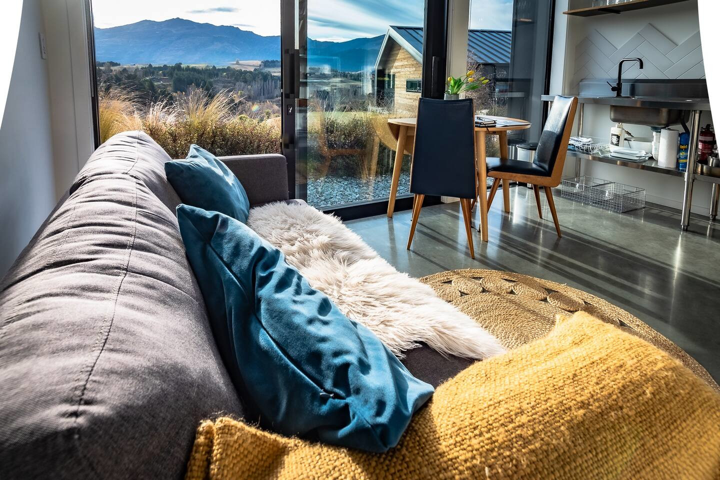 salon tiny house en Nouvelle-Zélande