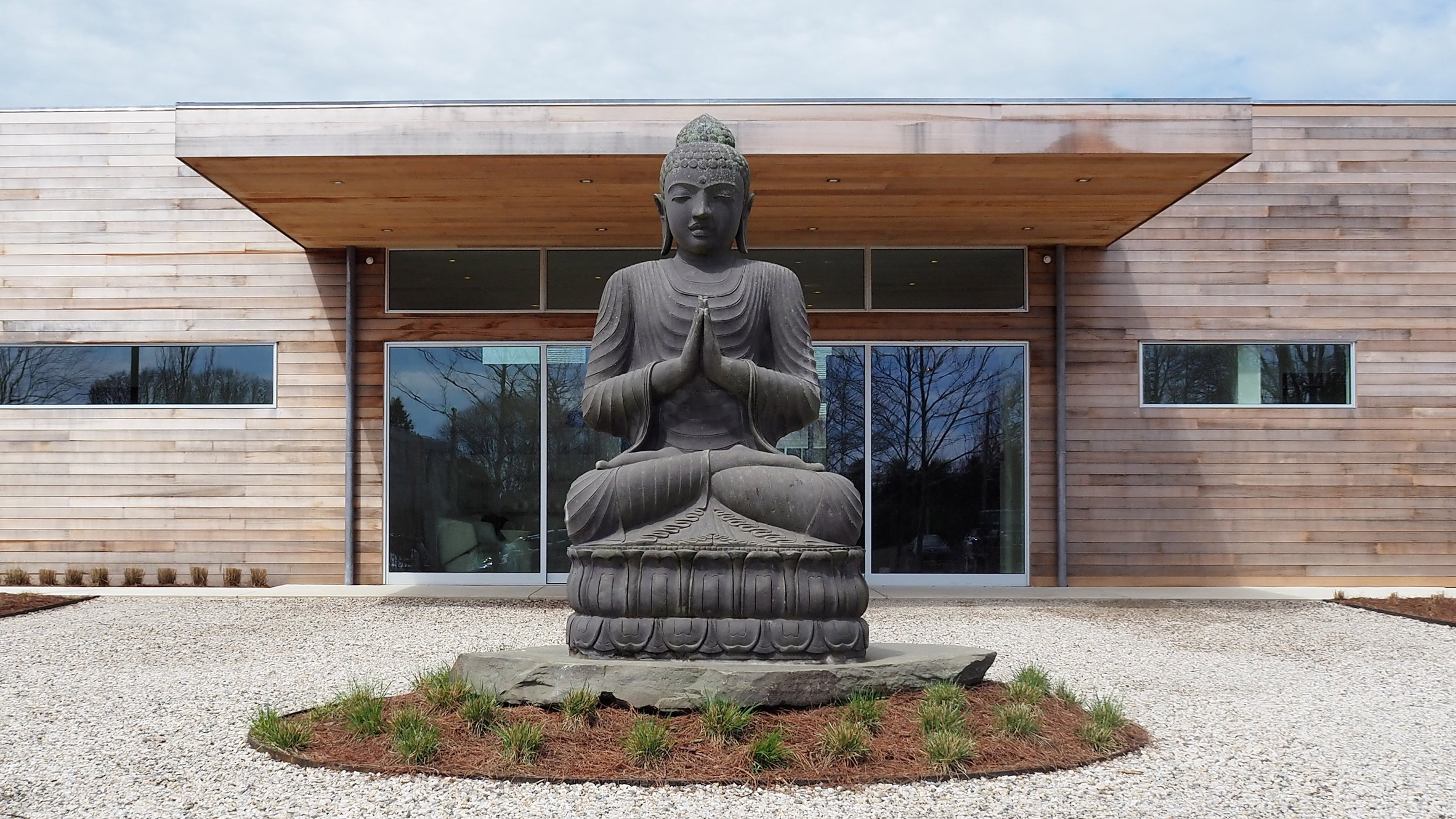 bouddha dans jardin