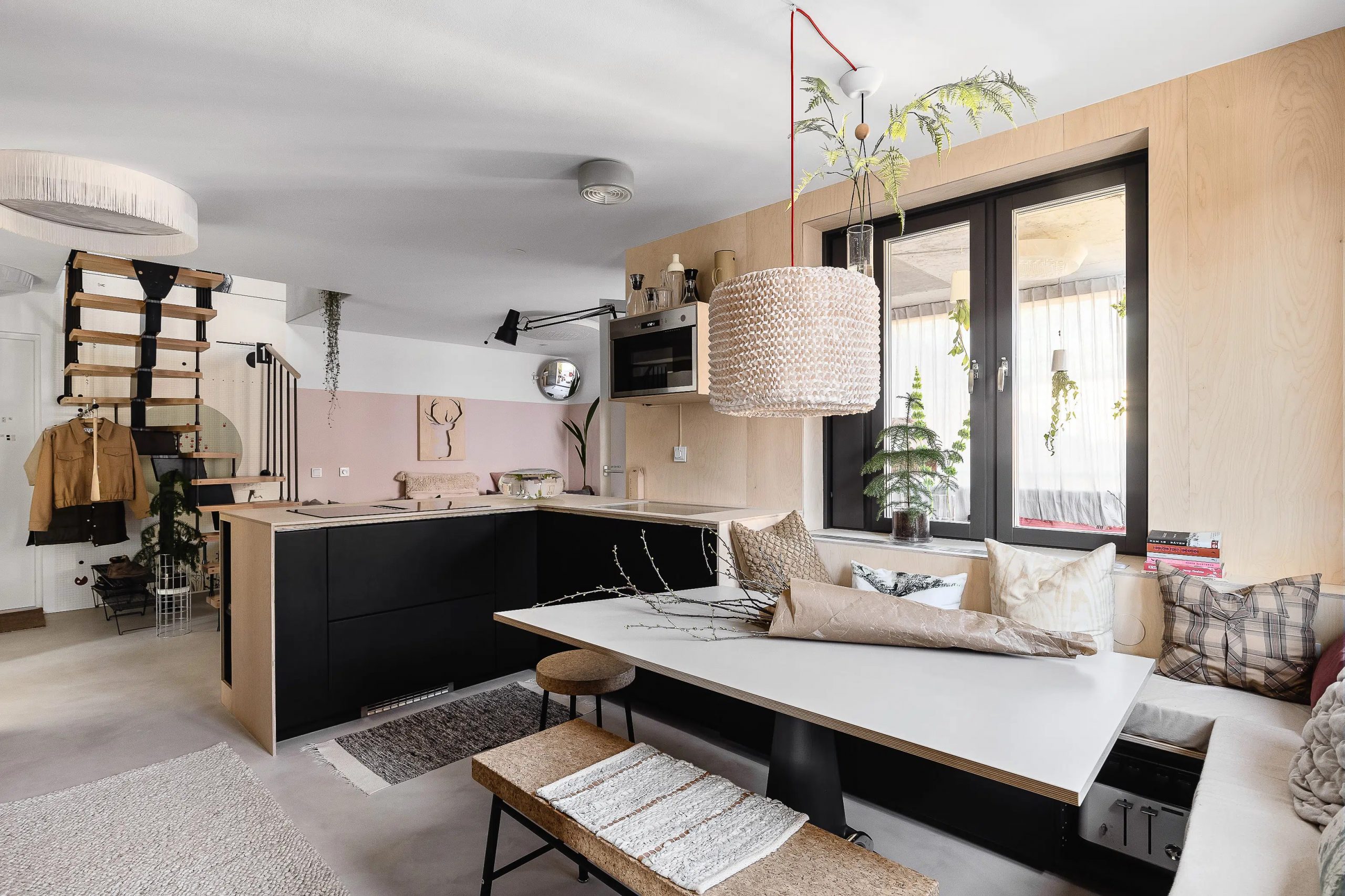 cuisine design bois clair avec coin repas