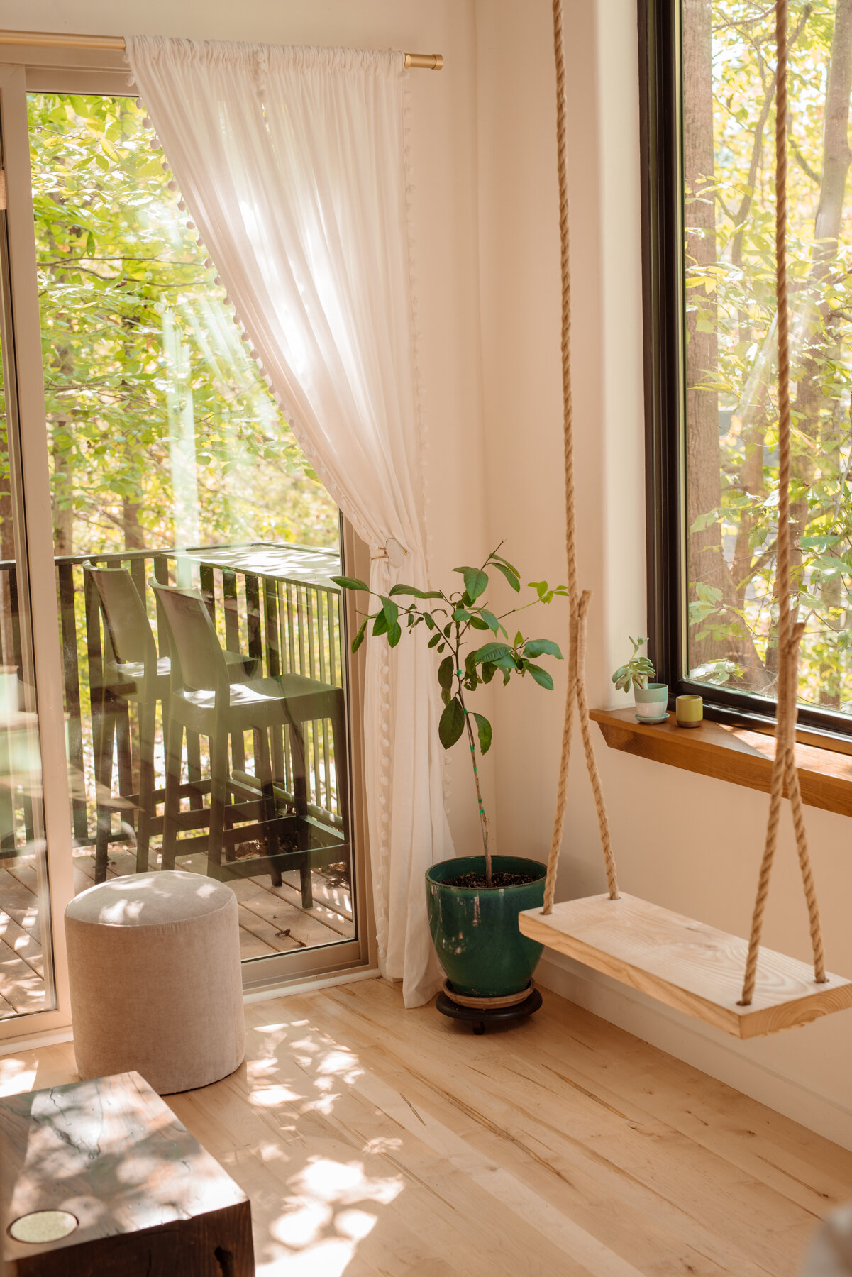 salon avec balançoire mini maison de 37m2 "The Nook"