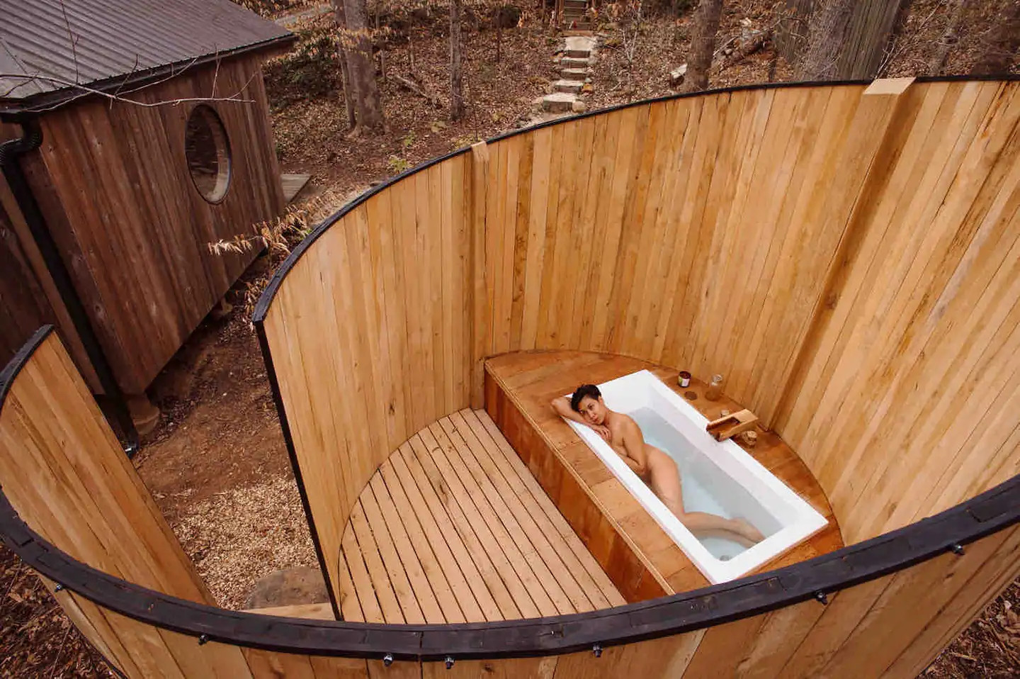 salle de bain extérieure en bois