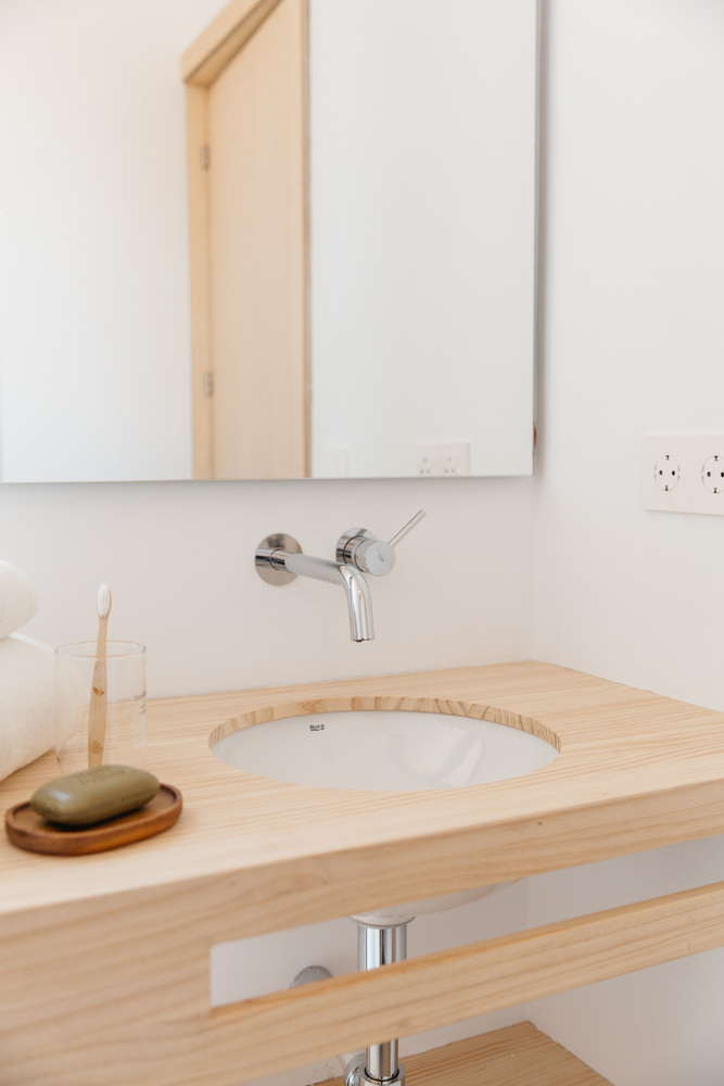 salle de bain design bois clair