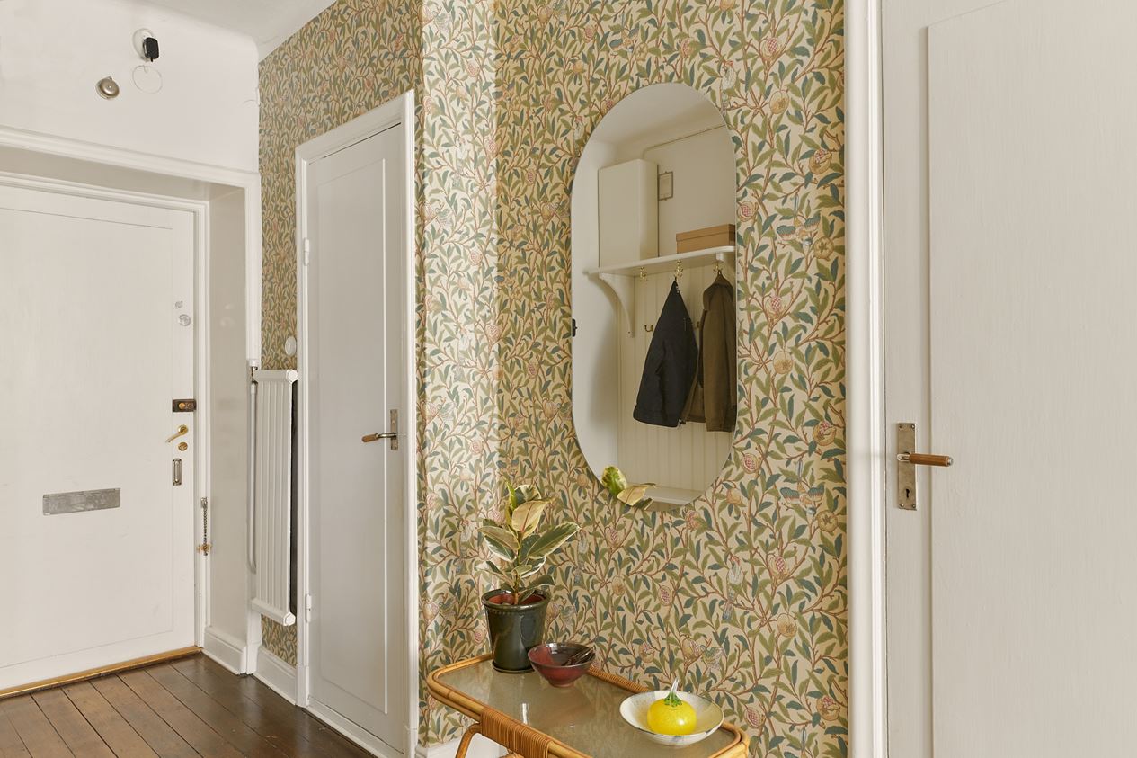 entrée avec papier-peint décoration vintage entrée avec papier-peint décoration vintage