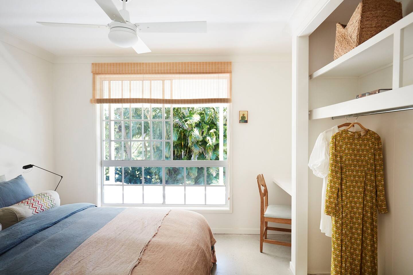 chambre avec dressing ouvert
