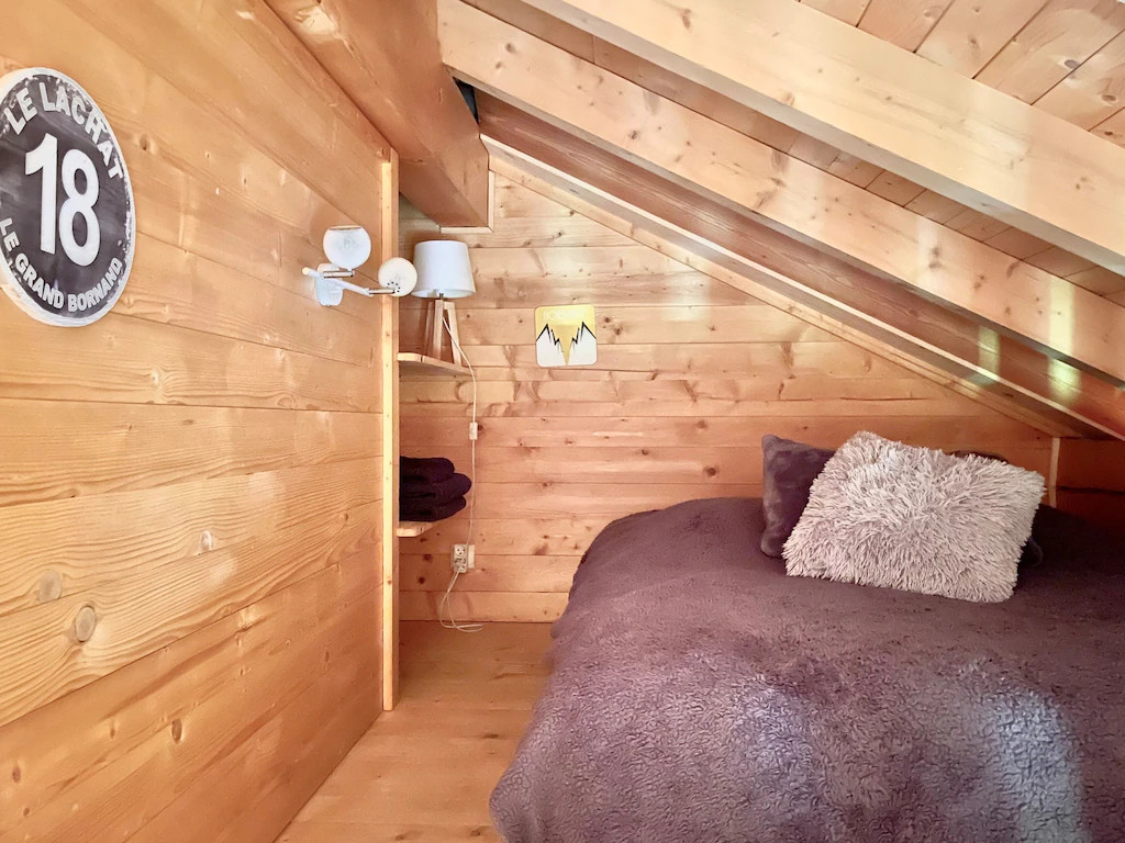 chambre mansardée maison bois