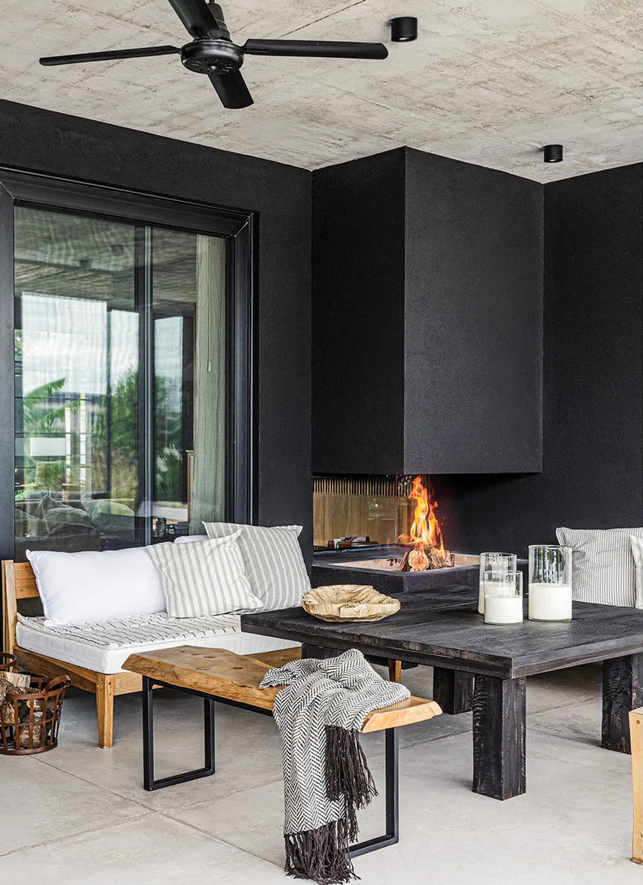 terrasse mur noir maison contemporaine