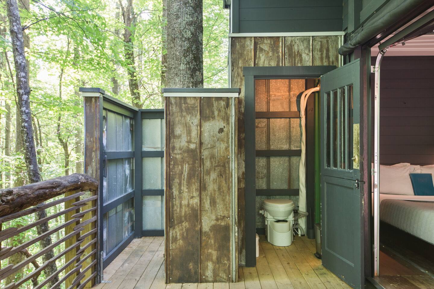 salle de bain extérieure sur terrasse
