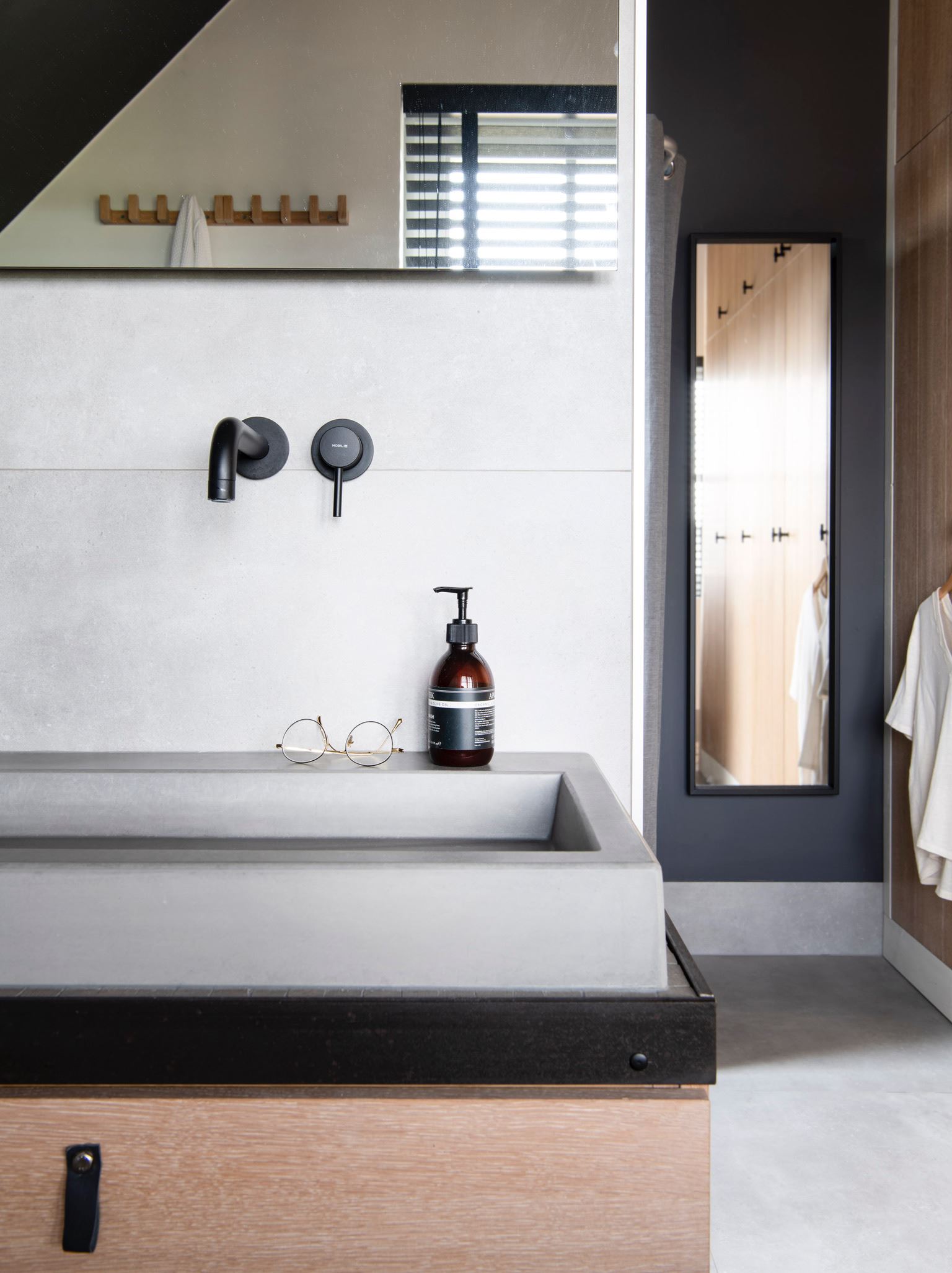 salle de bain sous combles décoration contemporaine
