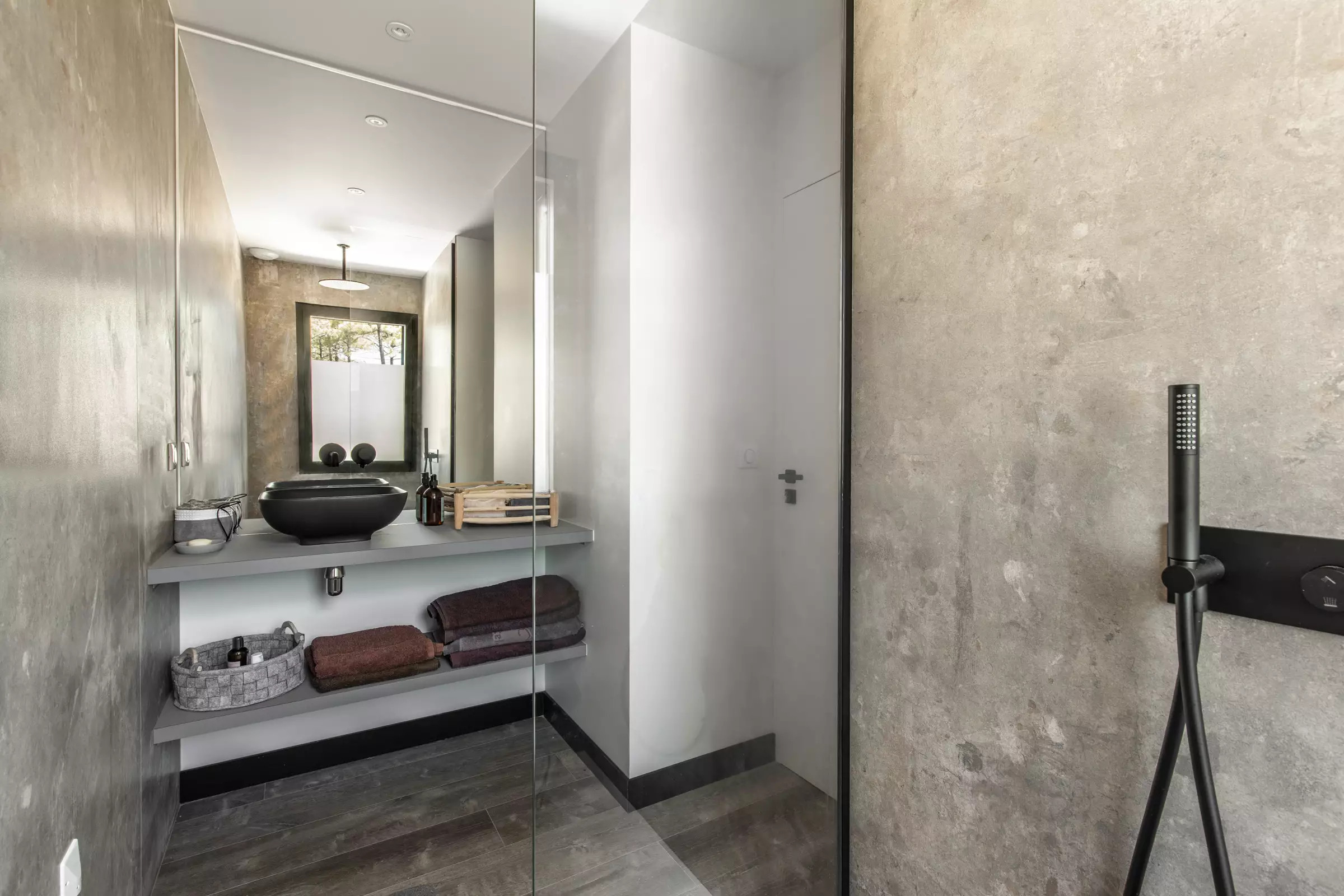 salle de bain design grise
