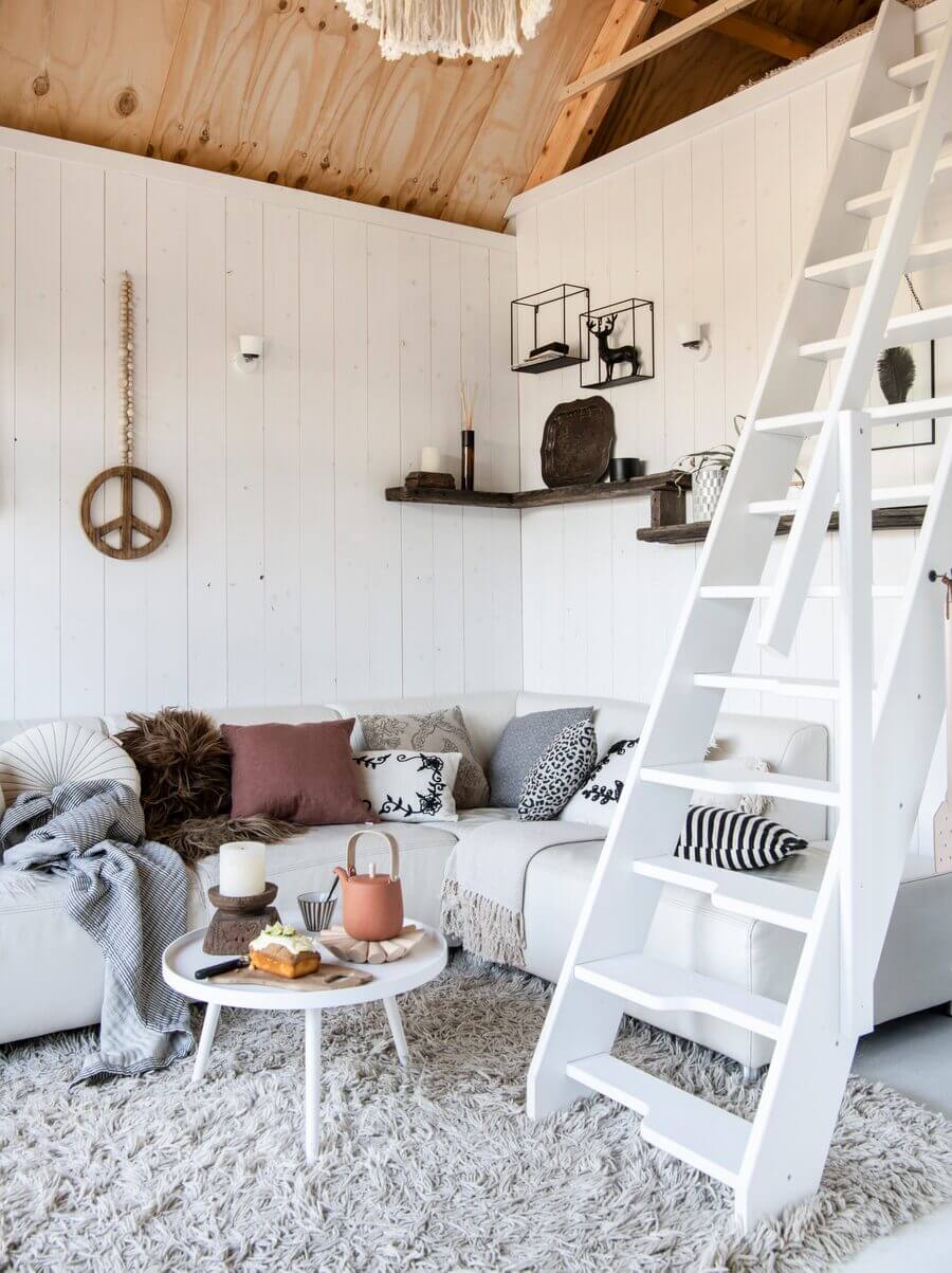 salon avec mezzanine décoration contemporaine