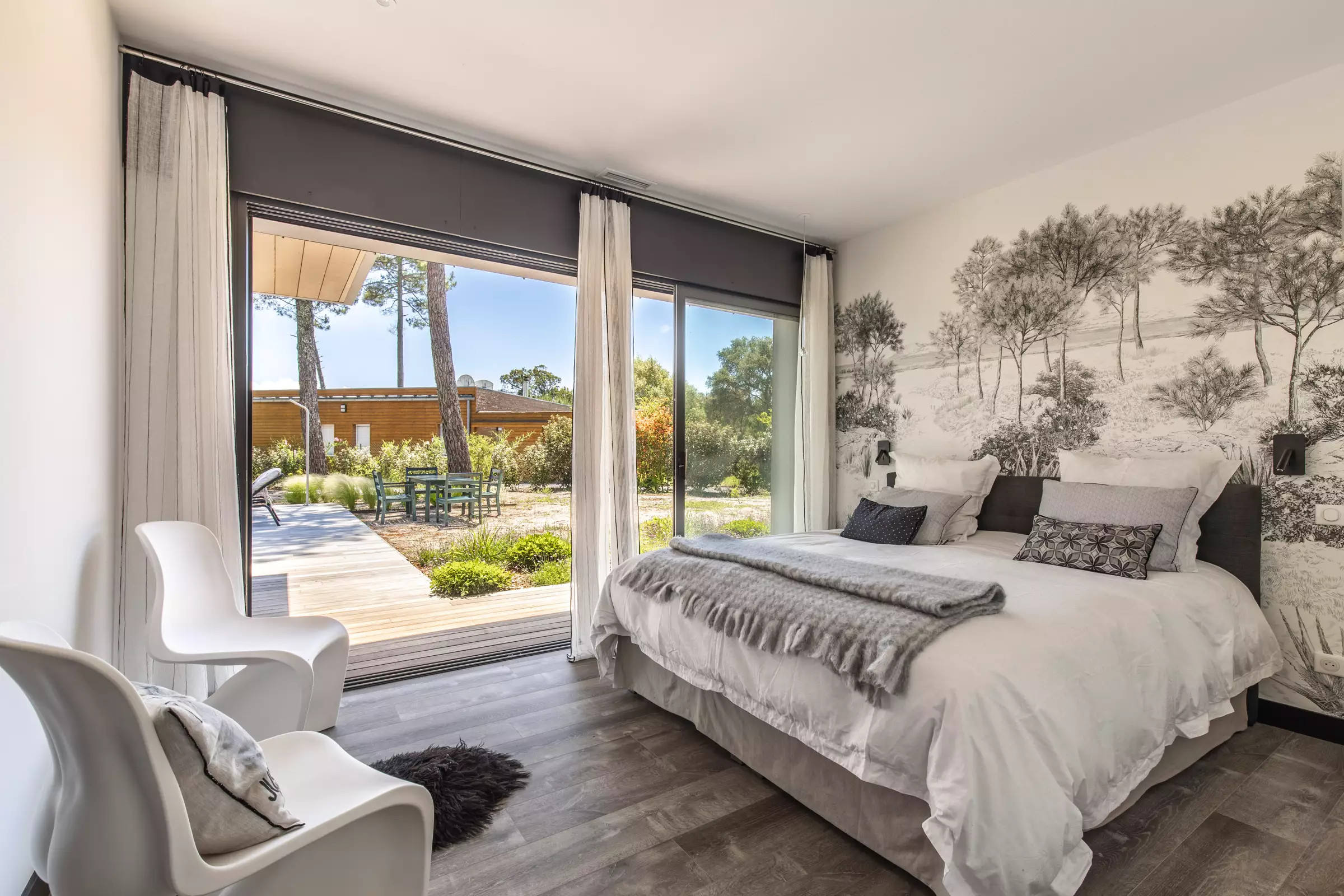 chambre maison contemporaine avec papier-peint Isidore Leroy