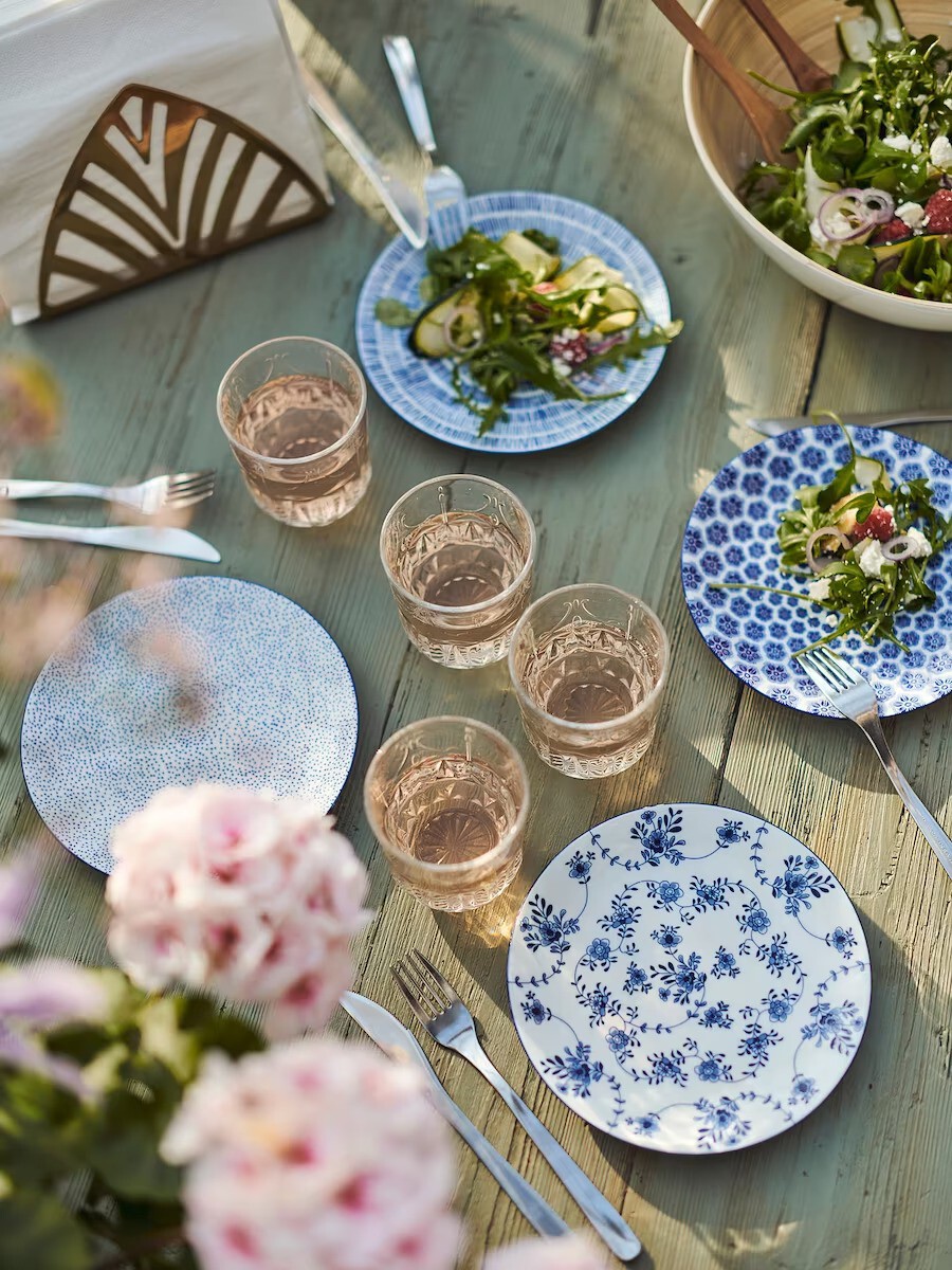 assiette décor fleurs bleues IKEA assiette décor fleurs bleues IKEA