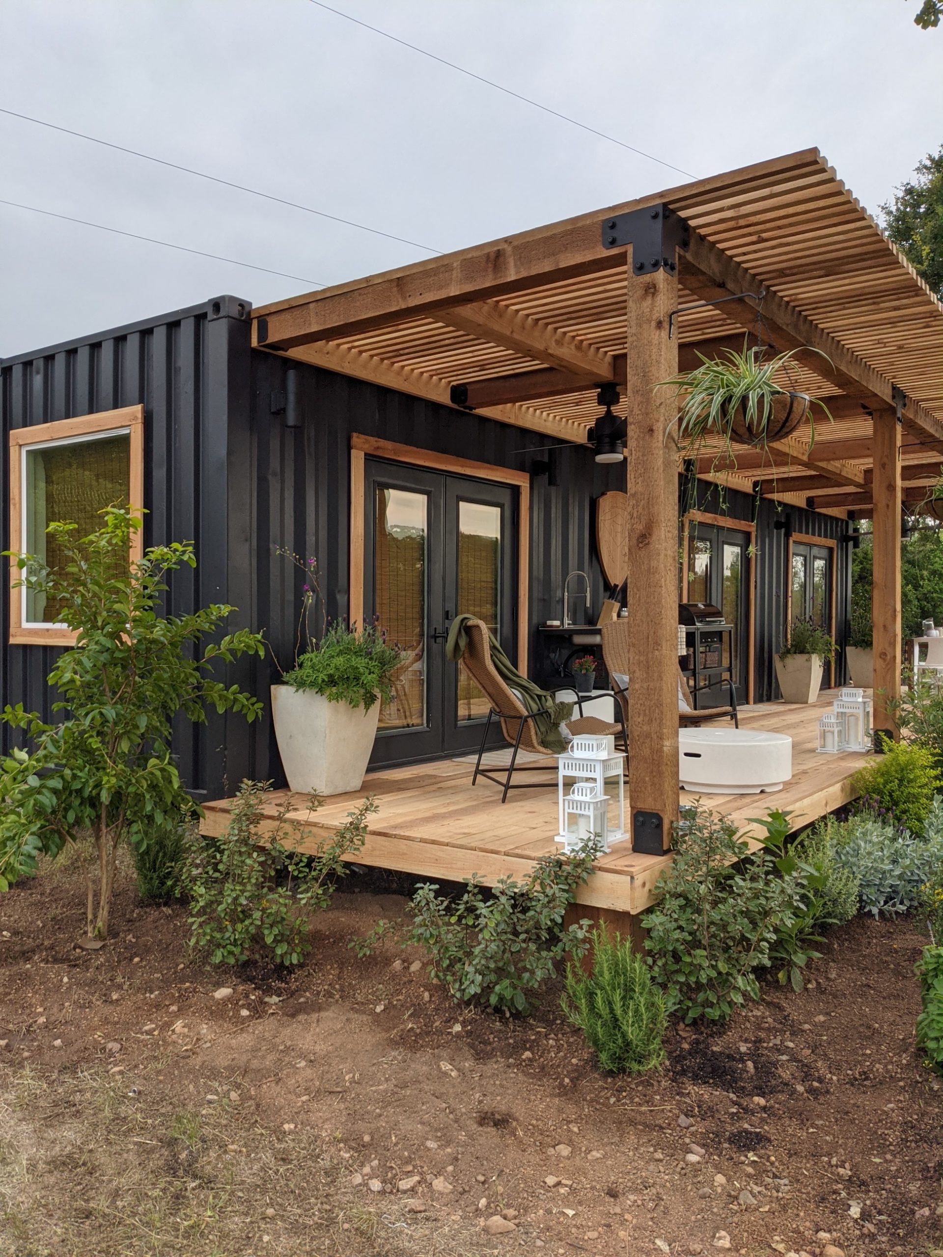 mini maison container avec pergola bois mini maison container avec pergola bois