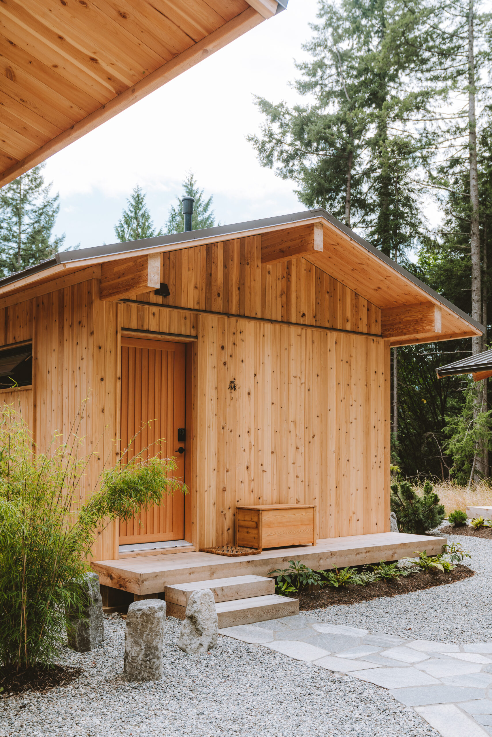 façade cabane en bois contemporaine