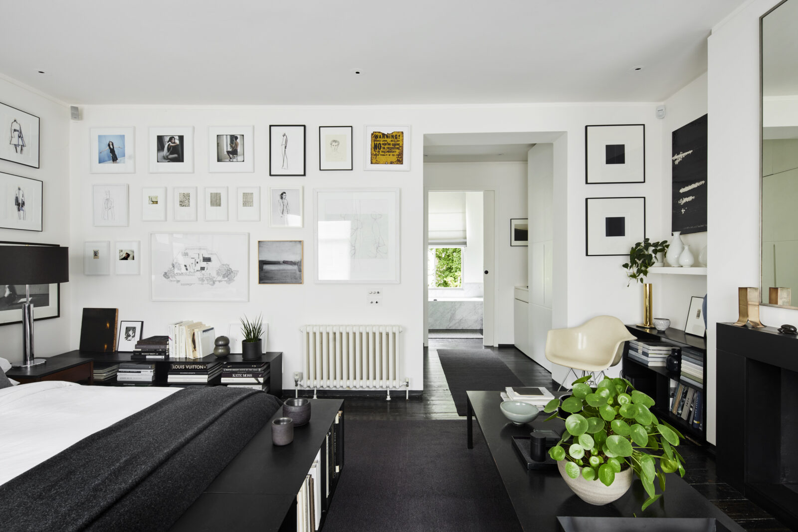 chambre noire et blanche