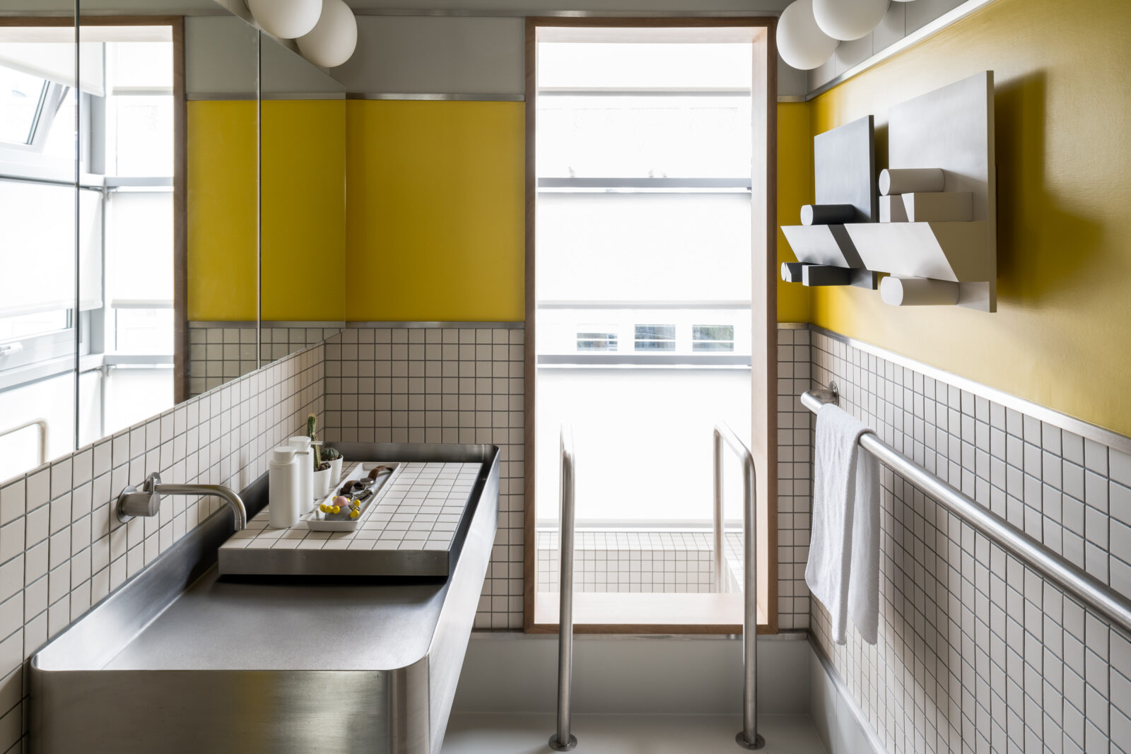 salle de bain blanche et jaune salle de bain blanche et jaune
