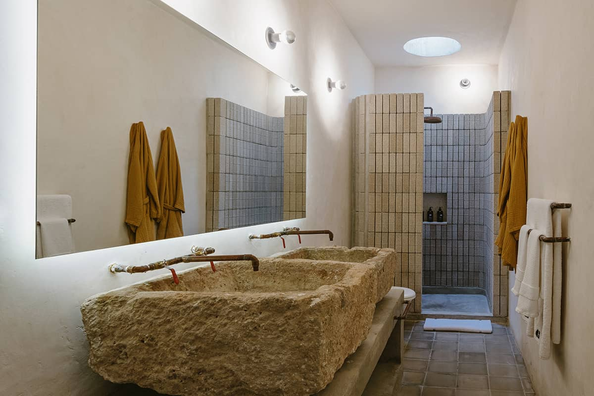 salle de bain rustique chic avec vasques en pierre salle de bain rustique chic avec vasques en pierre