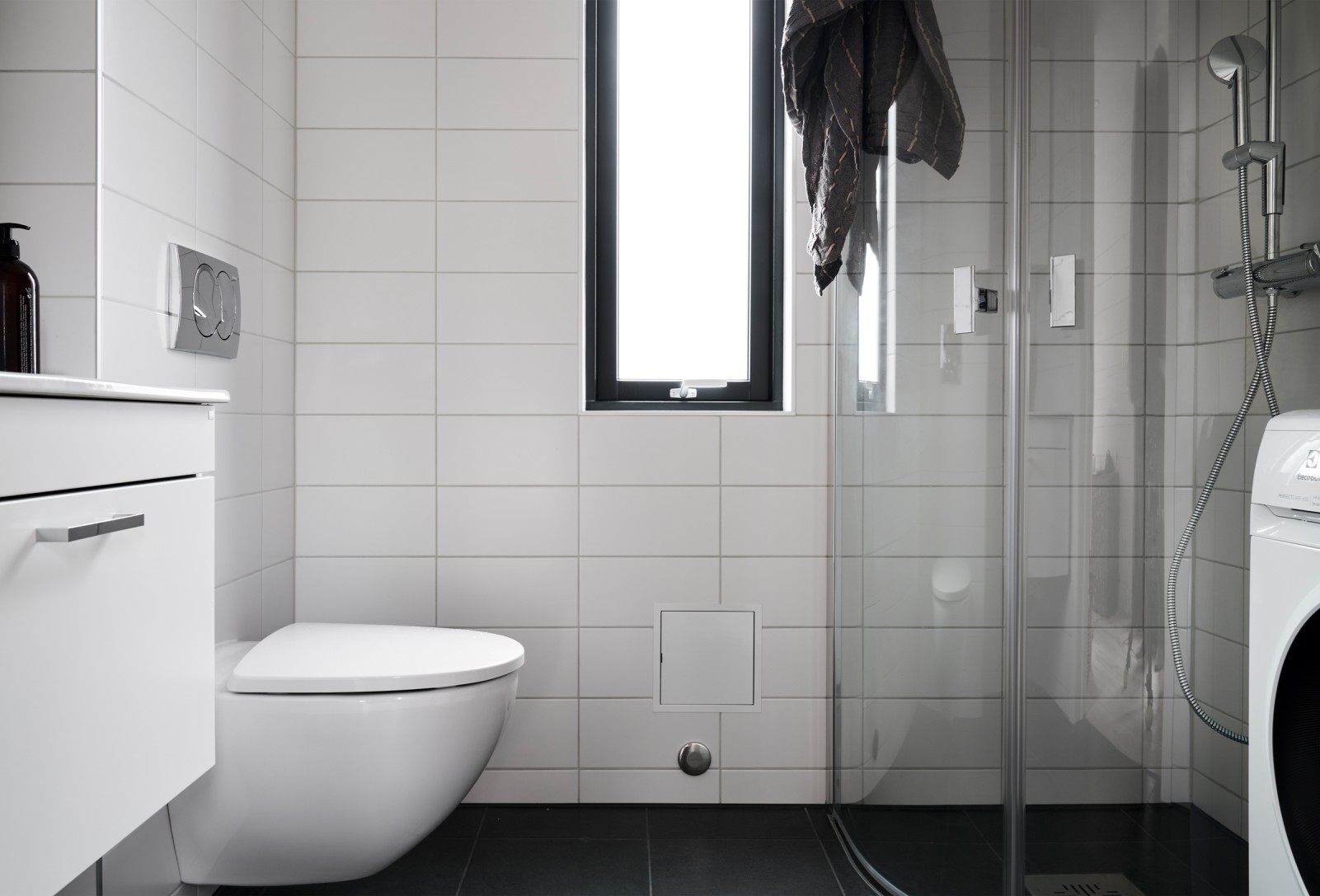 salle de bain design blanche