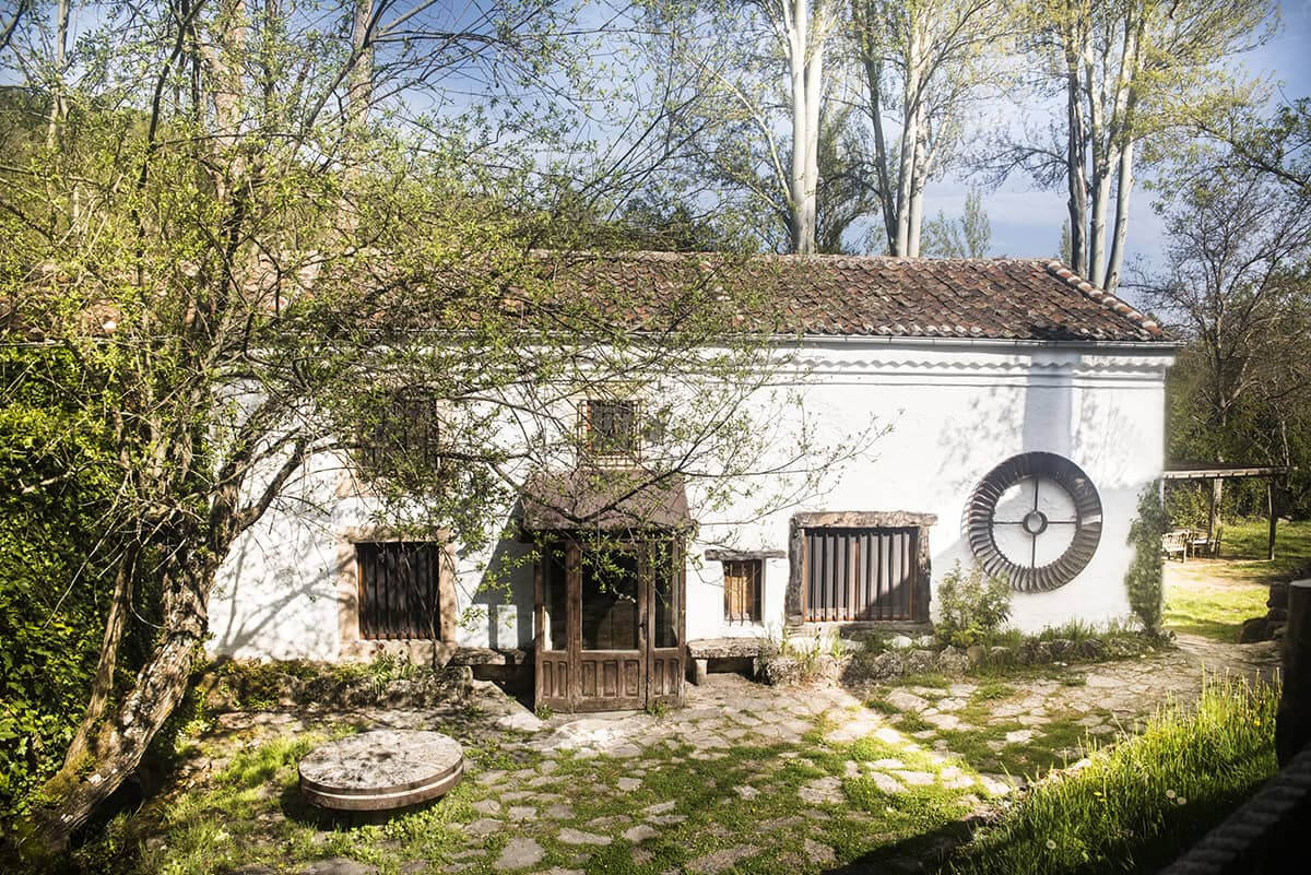 ancien moulin rénové du 18e siècle ancien moulin rénové du 18e siècle