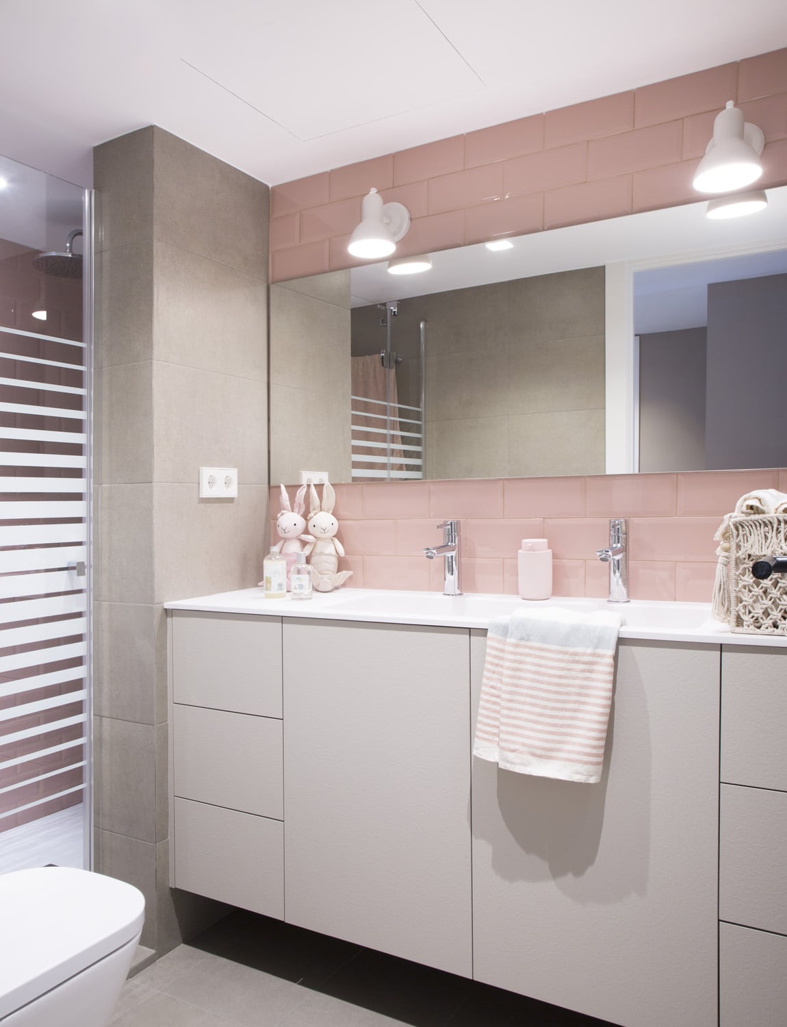 salle de bain rose