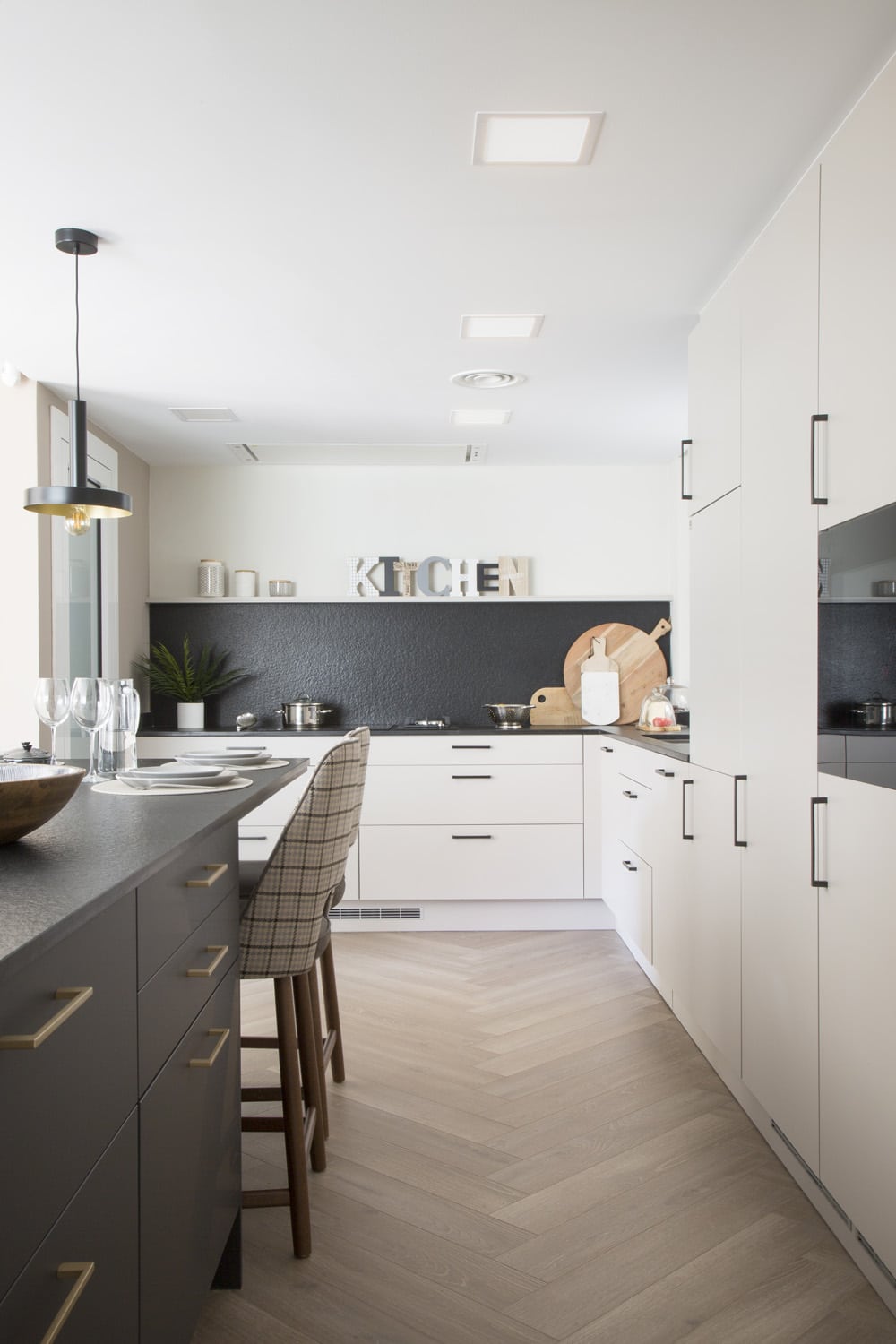cuisine design blanche et noire