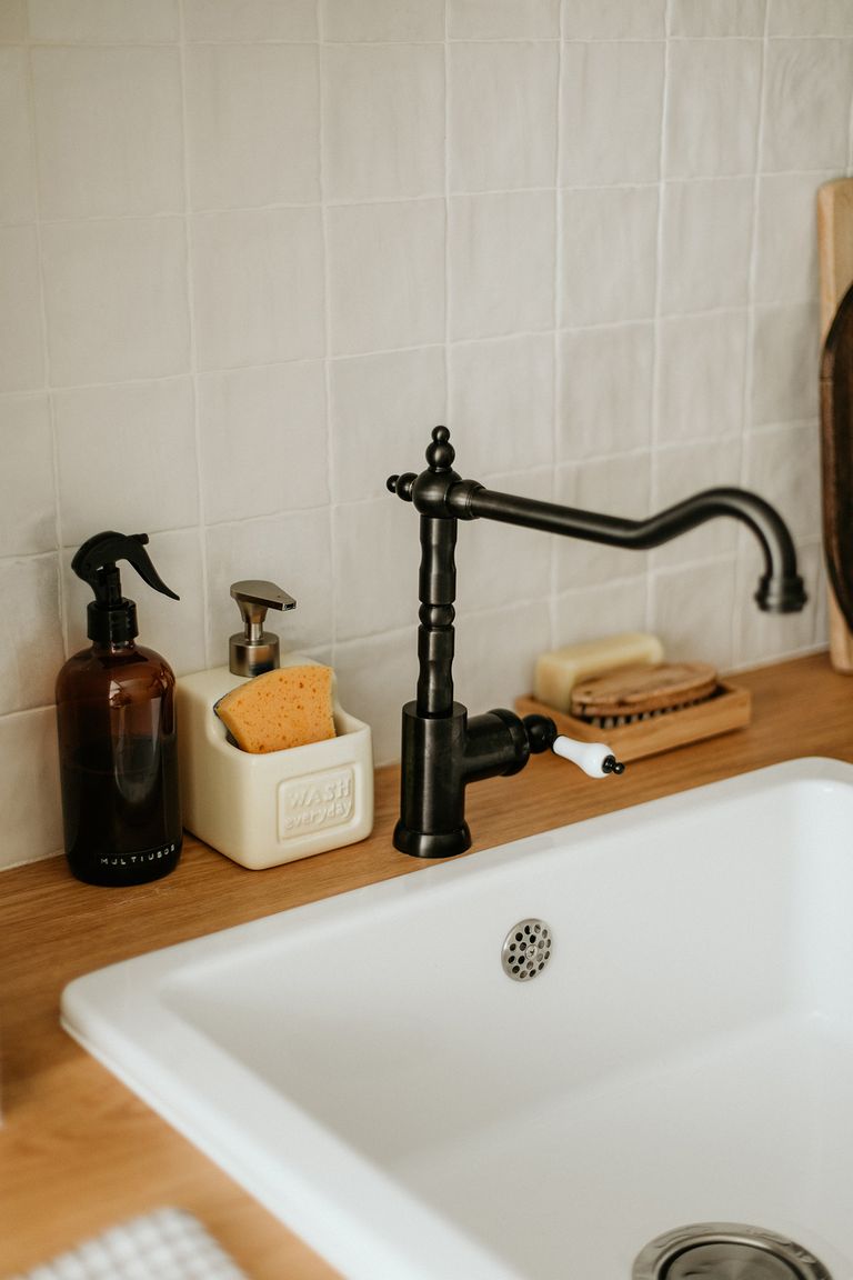 robinetterie cuisine noire