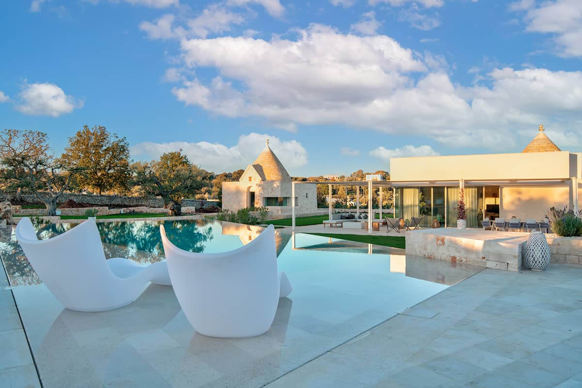 façade trullo avec piscine façade trullo avec piscine