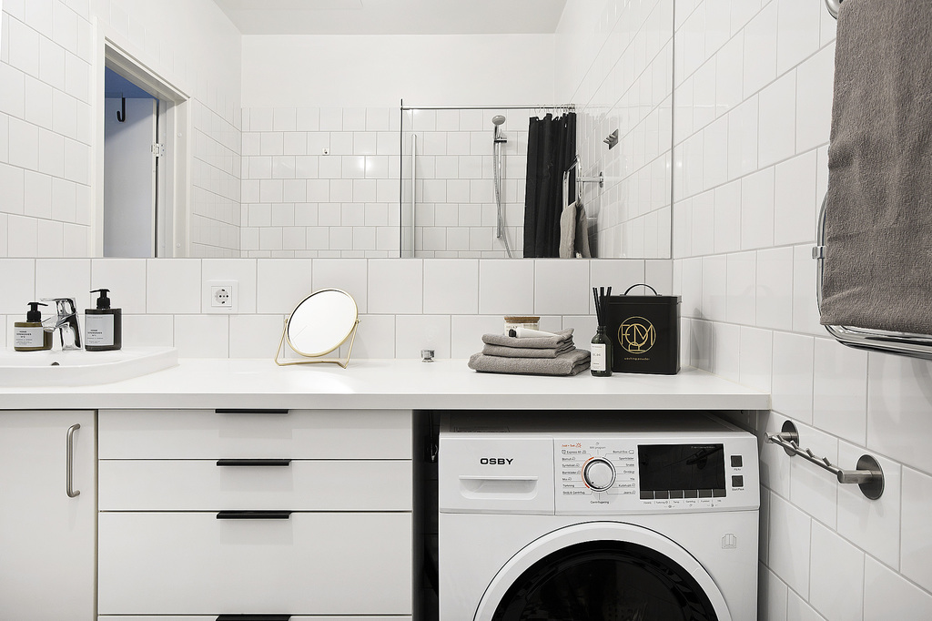 salle de bain blanche décoration design