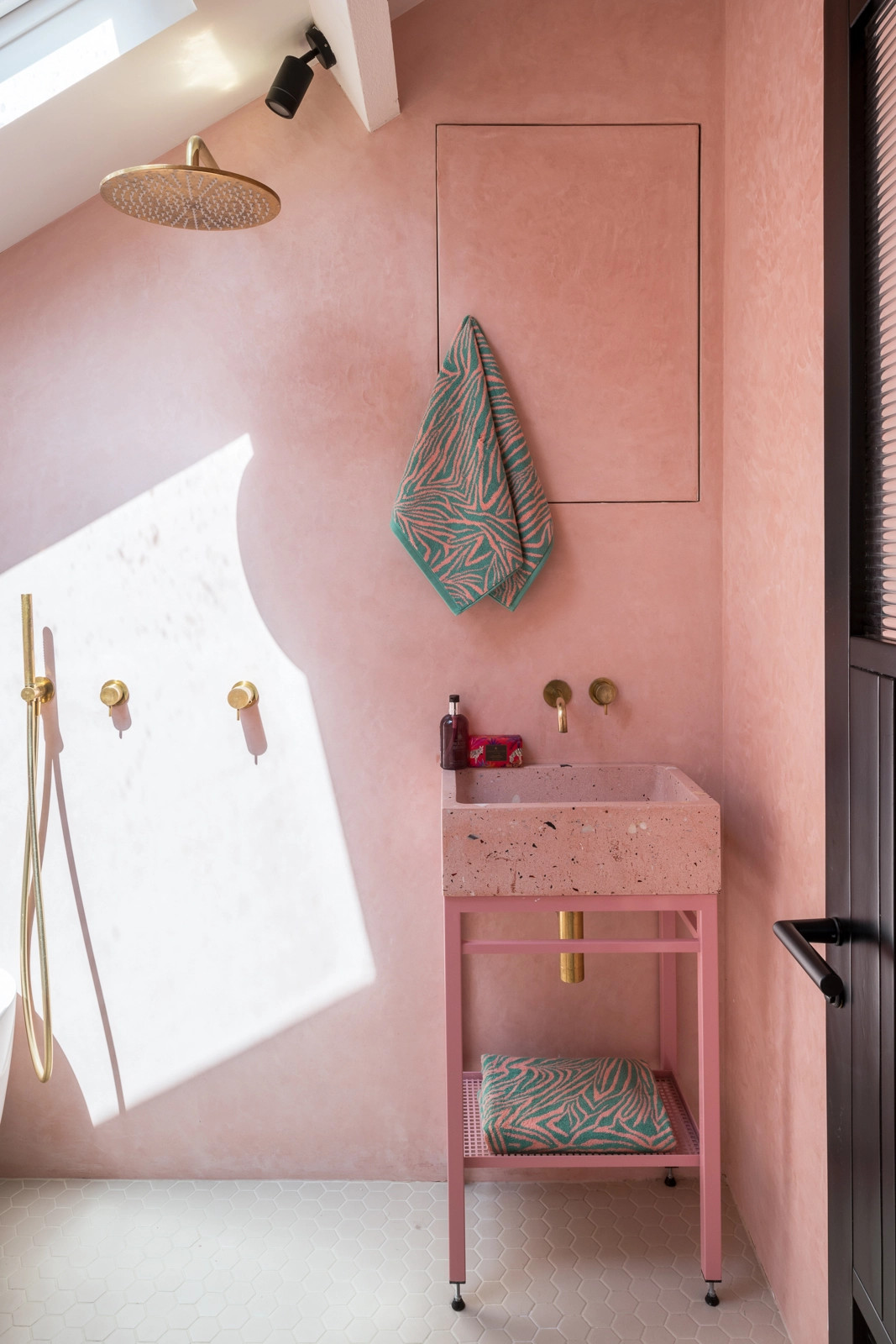 salle de bain rose