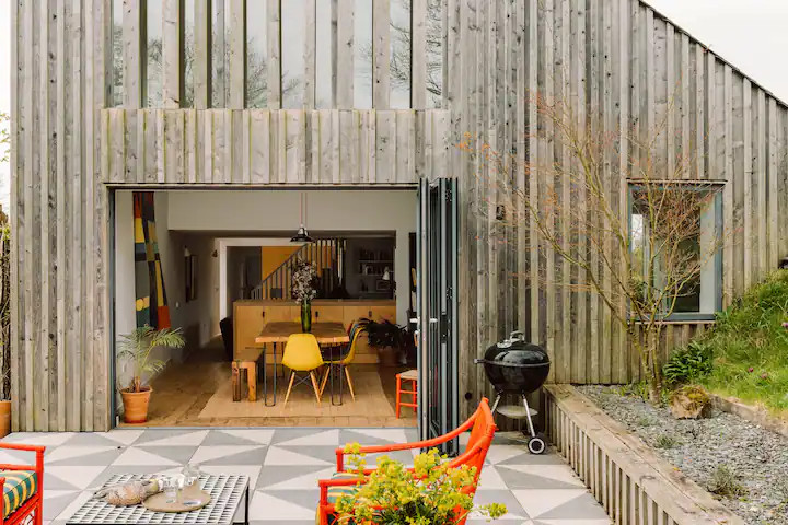façade grange rénovée et agrandie