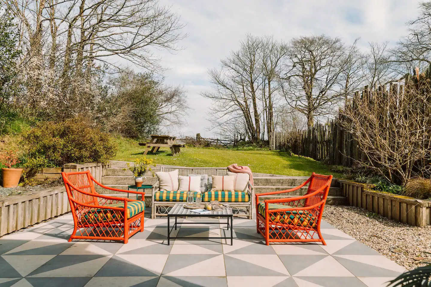 terrasse avec carrelage à damier