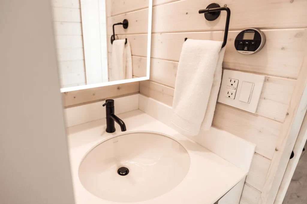 salle de bain mini maison design 18m2