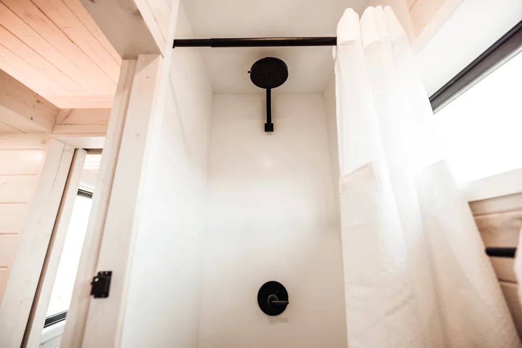 douche mini maison design 18m2