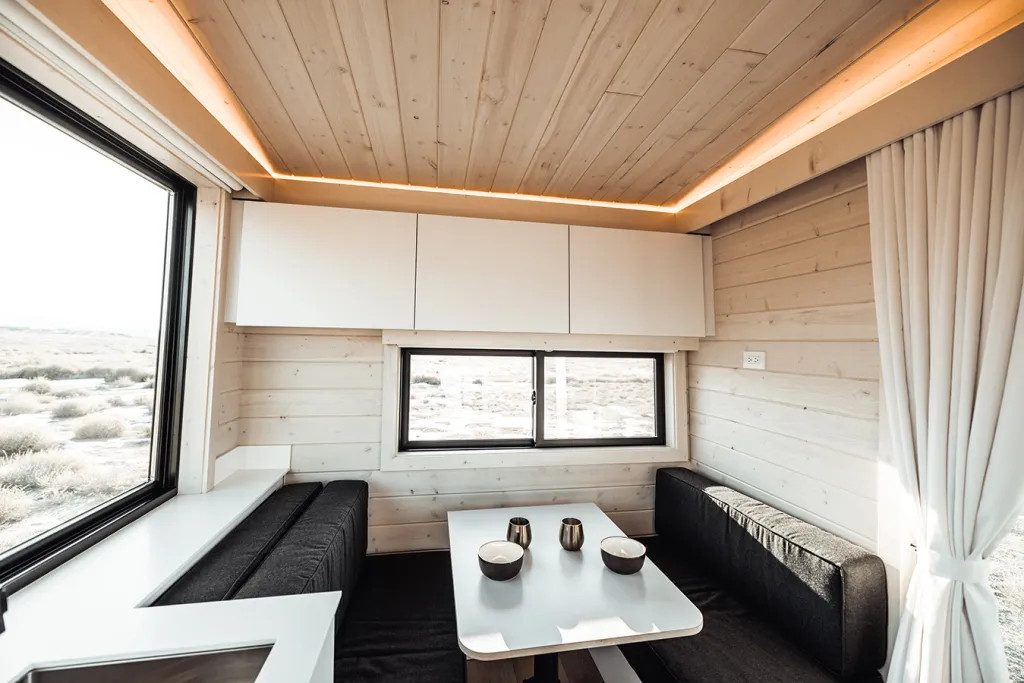 espace repas tiny house design 18m2