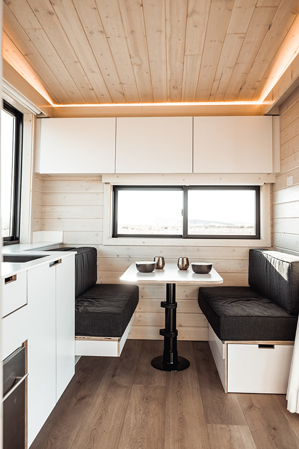 espace repas tiny house design 18m2