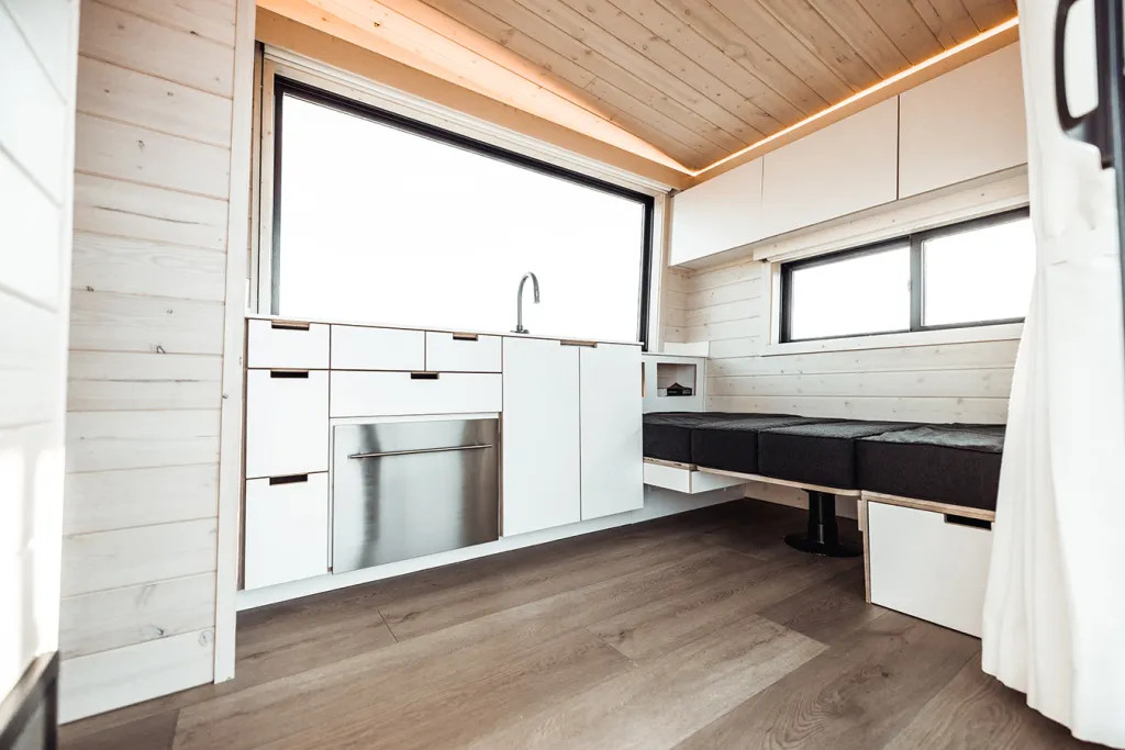 cuisine et lit escamotable tiny house design 18m2