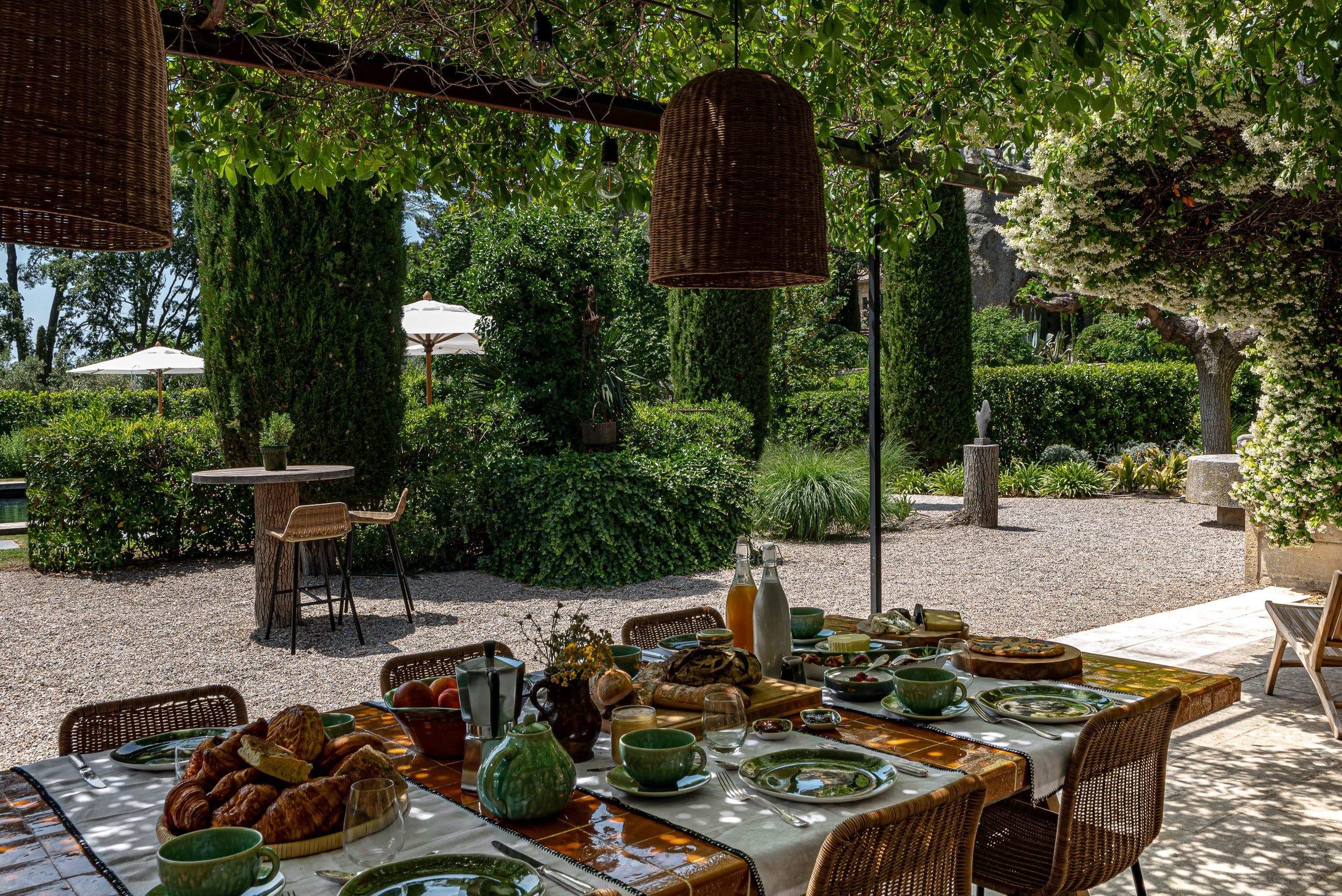 terrasse avec pergola acier l terrasse avec pergola acier l'Étoile des Baux